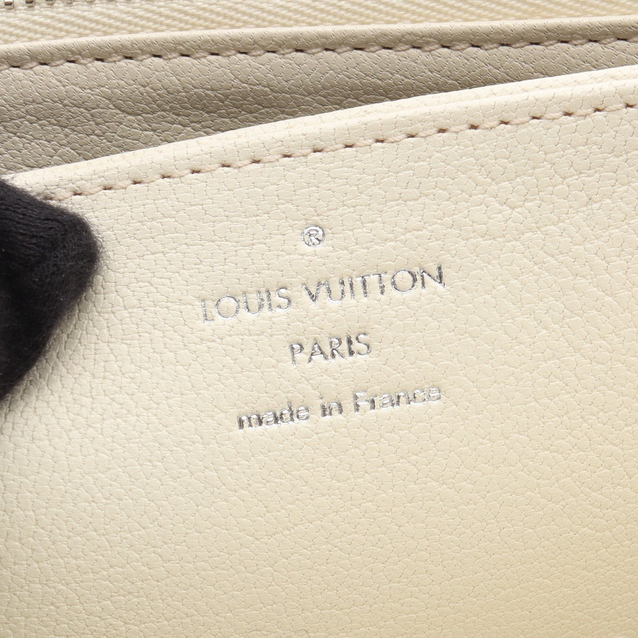 ルイ・ヴィトン LOUIS VUITTON ジッピーウォレット モノグラムエキゾチック ラテ ラウンド長財布 財布 エキゾチックレザー レディース ホワイト系 / ゴールド系 N97773 【中古】 ジッピーウォレット モノグラムエキゾチック ラテ ラウンドファスナー