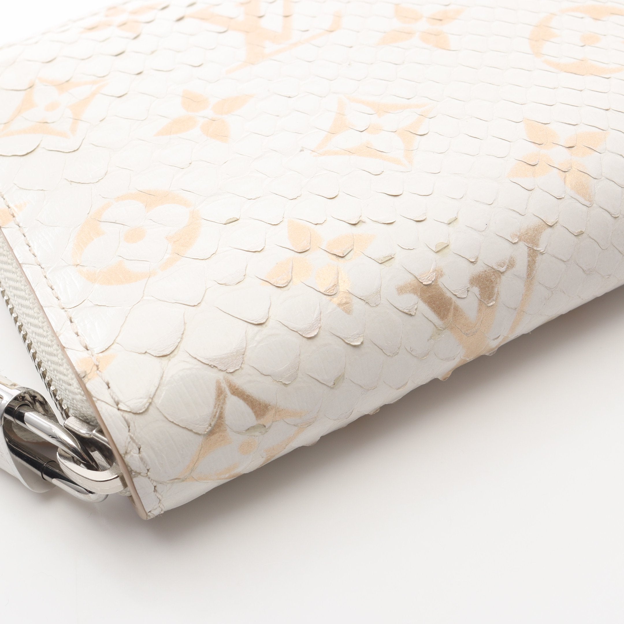 ルイヴィトン LOUIS VUITTON 長財布 エキゾチック モノグラム ジッピーウォレット ラウンドファスナー N97773 ホワイト 楽天市場】【中古】LOUIS VUITTON ラウンドファスナー長財布 ジッピー