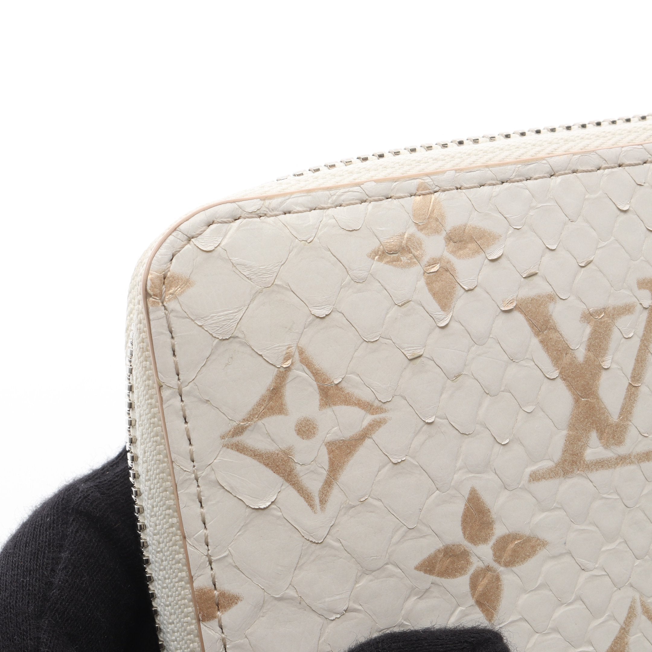 ルイヴィトン LOUIS VUITTON 長財布 エキゾチック モノグラム ジッピーウォレット ラウンドファスナー N97773 ホワイト 楽天市場】【中古】LOUIS VUITTON ラウンドファスナー長財布 ジッピー