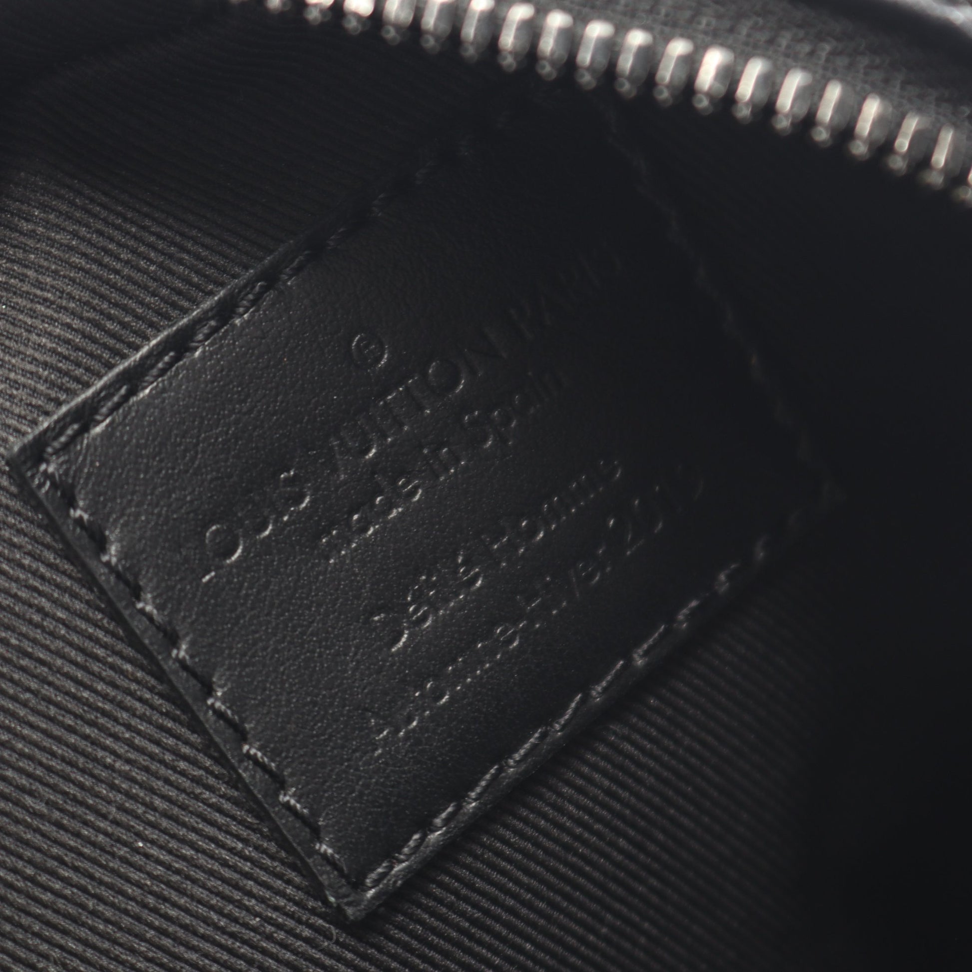ダヌーブメッセンジャー タイガ ノワール ショルダーバッグ レザー ブラック ルイヴィトン バッグ LOUIS VUITTON