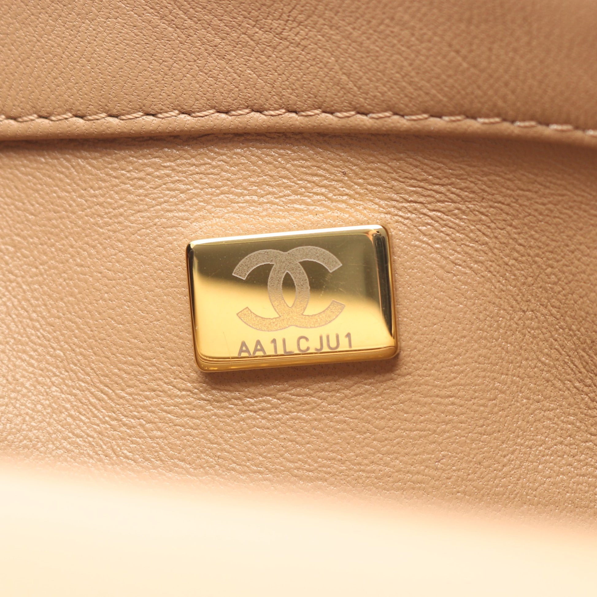 ミニマトラッセ チェーンショルダーバッグ ラムスキン ベージュ ゴールド金具 シャネル バッグ CHANEL