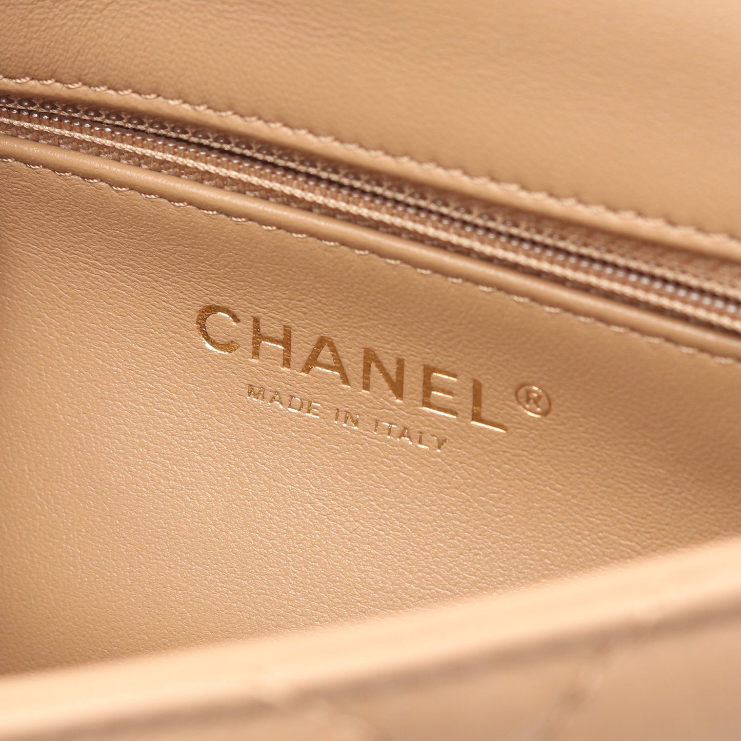 ミニマトラッセ チェーンショルダーバッグ ラムスキン ベージュ ゴールド金具 シャネル バッグ CHANEL