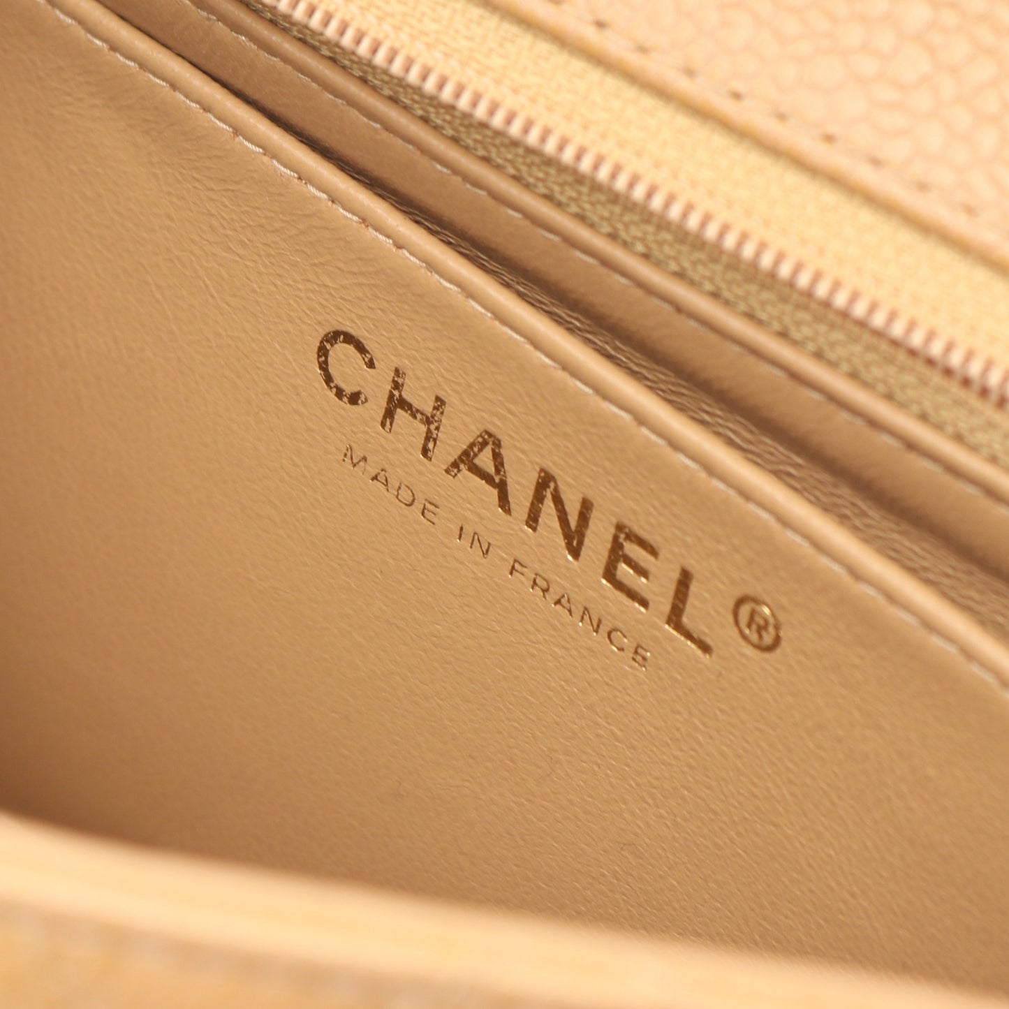 ミニマトラッセ チェーンショルダーバッグ キャビアスキン ベージュ ゴールド金具 シャネル バッグ CHANEL