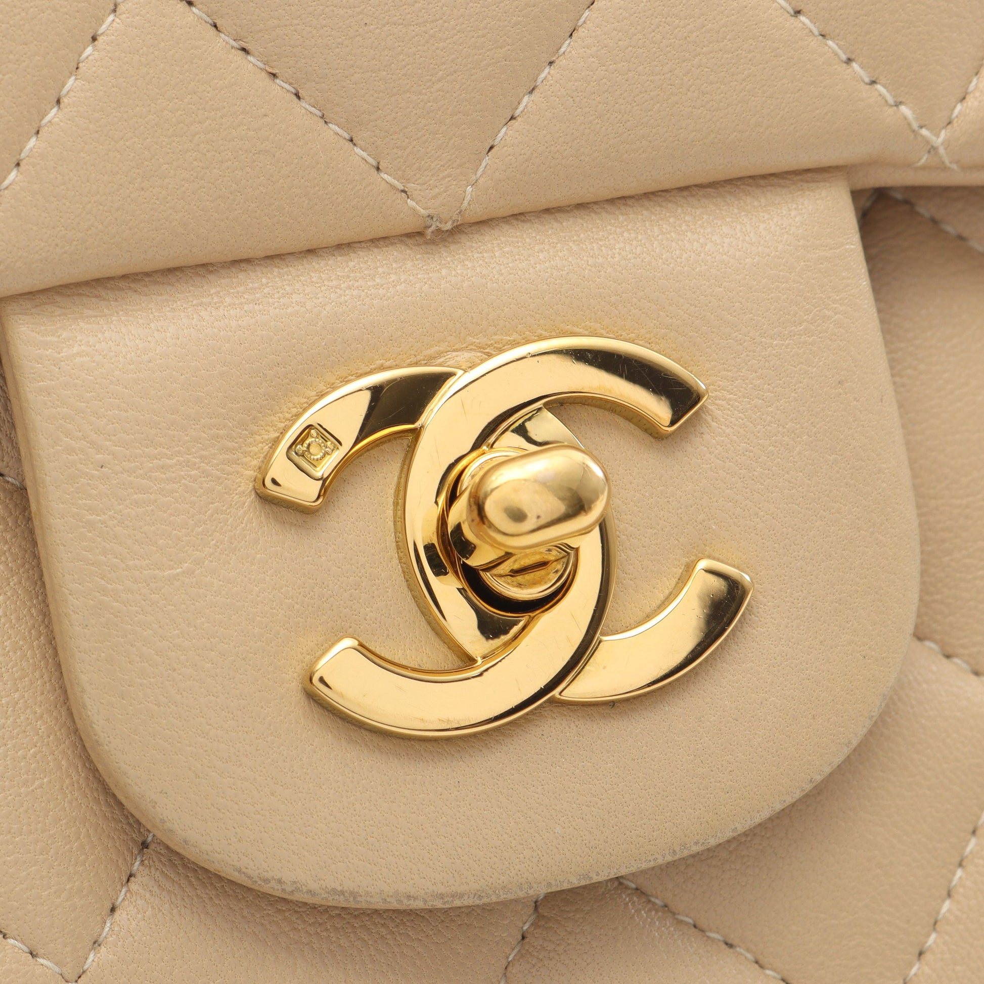 マトラッセ Wフラップ Wチェーンショルダーバッグ ラムスキン ベージュ ゴールド金具 シャネル バッグ CHANEL