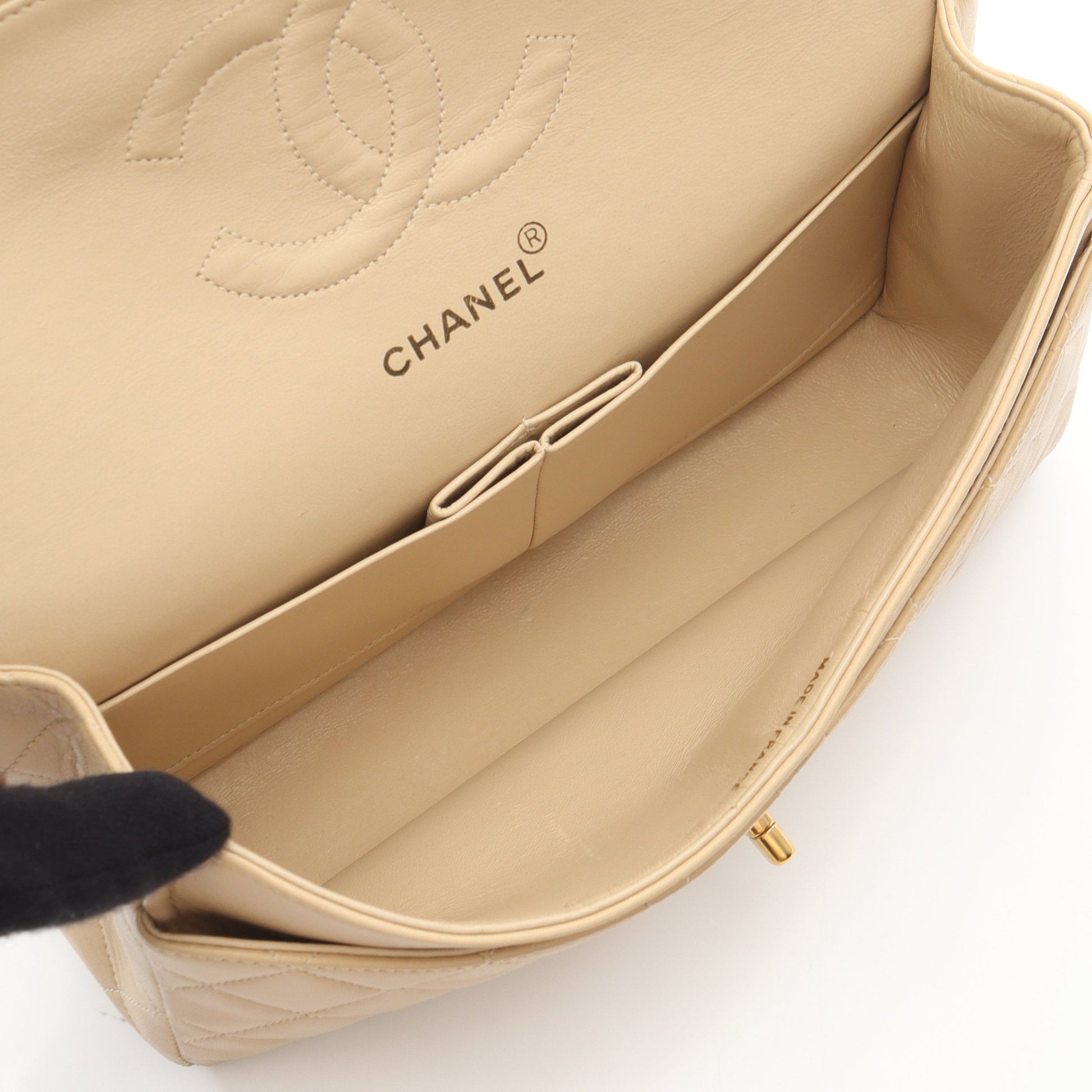 マトラッセ Wフラップ Wチェーンショルダーバッグ ラムスキン ベージュ ゴールド金具 シャネル バッグ CHANEL