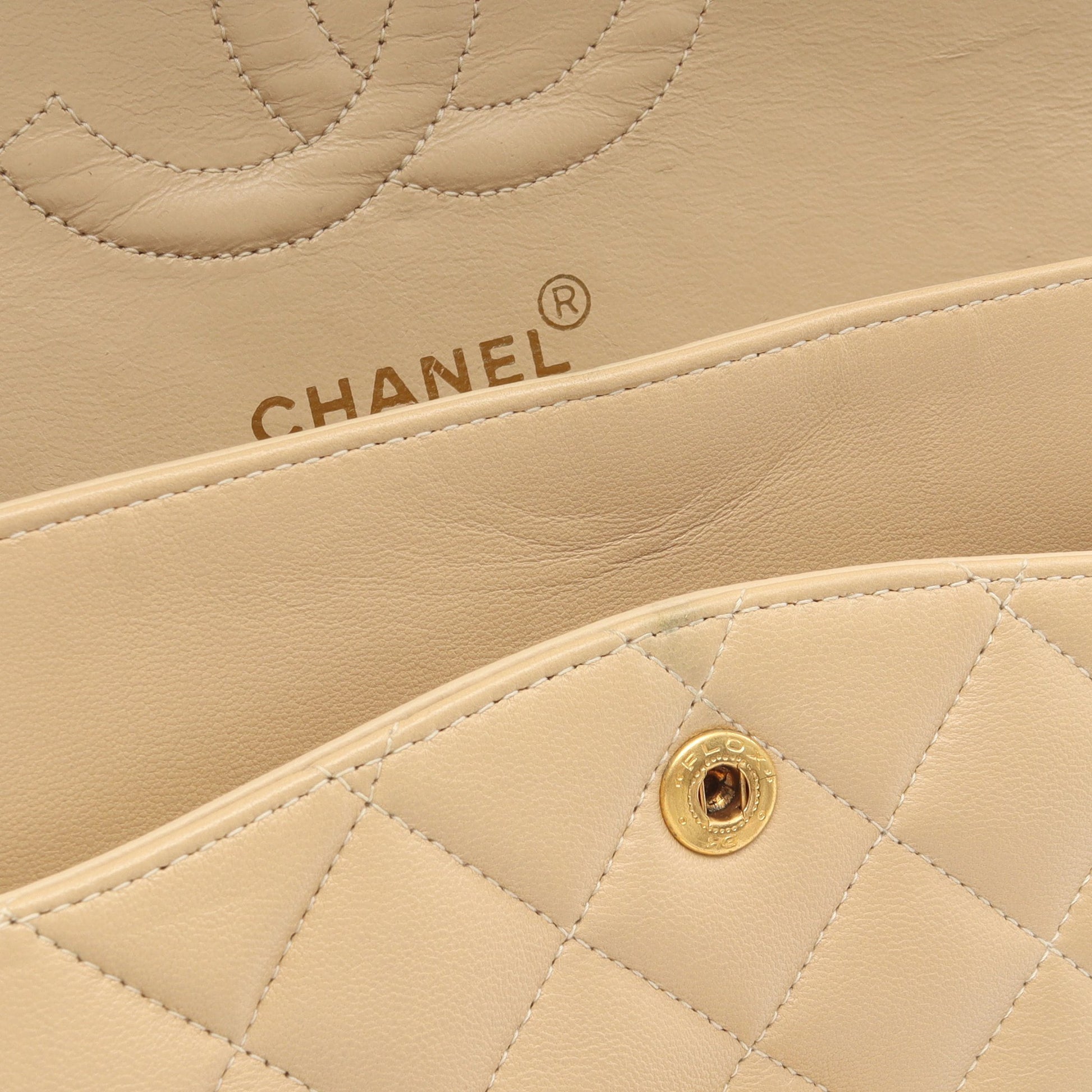 マトラッセ Wフラップ Wチェーンショルダーバッグ ラムスキン ベージュ ゴールド金具 シャネル バッグ CHANEL