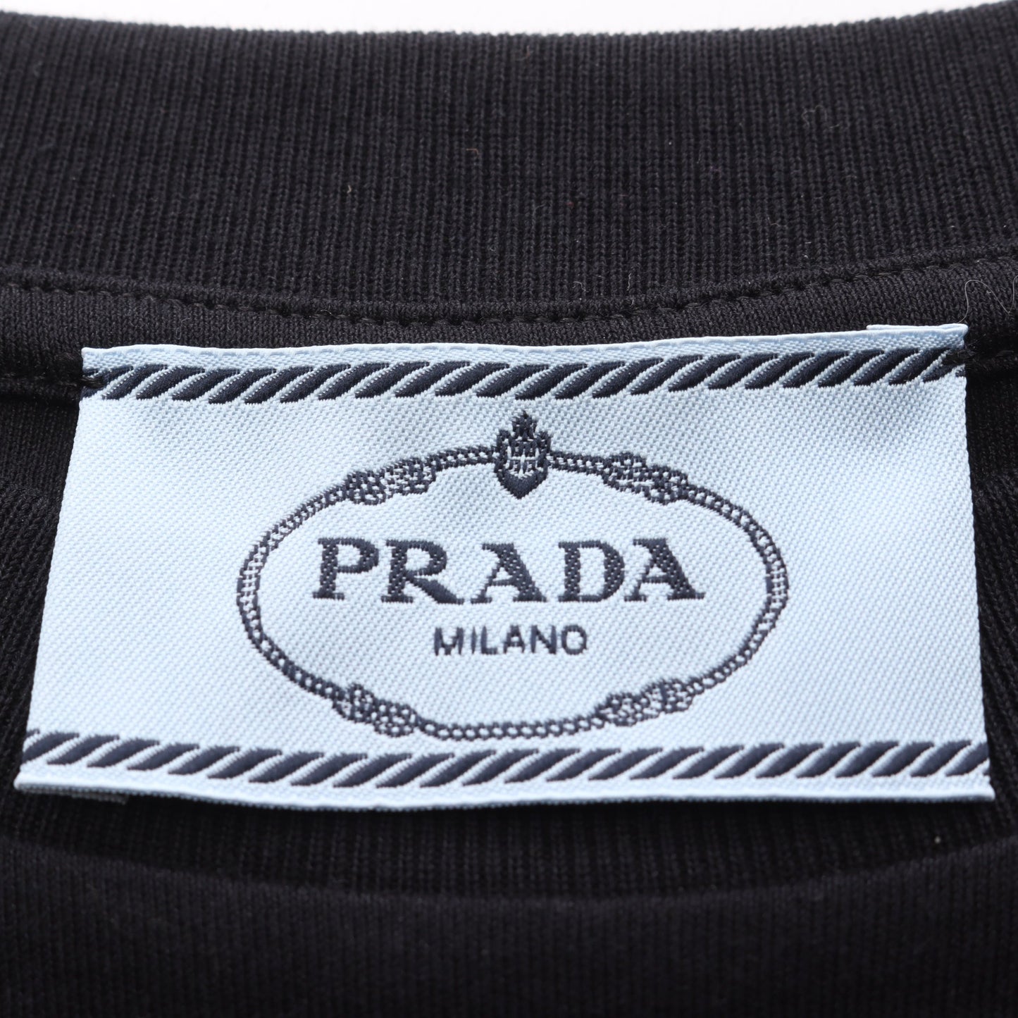 クロップド 半袖Tシャツ クルーネック コットン ブラック ポケット付き プラダ トップス PRADA