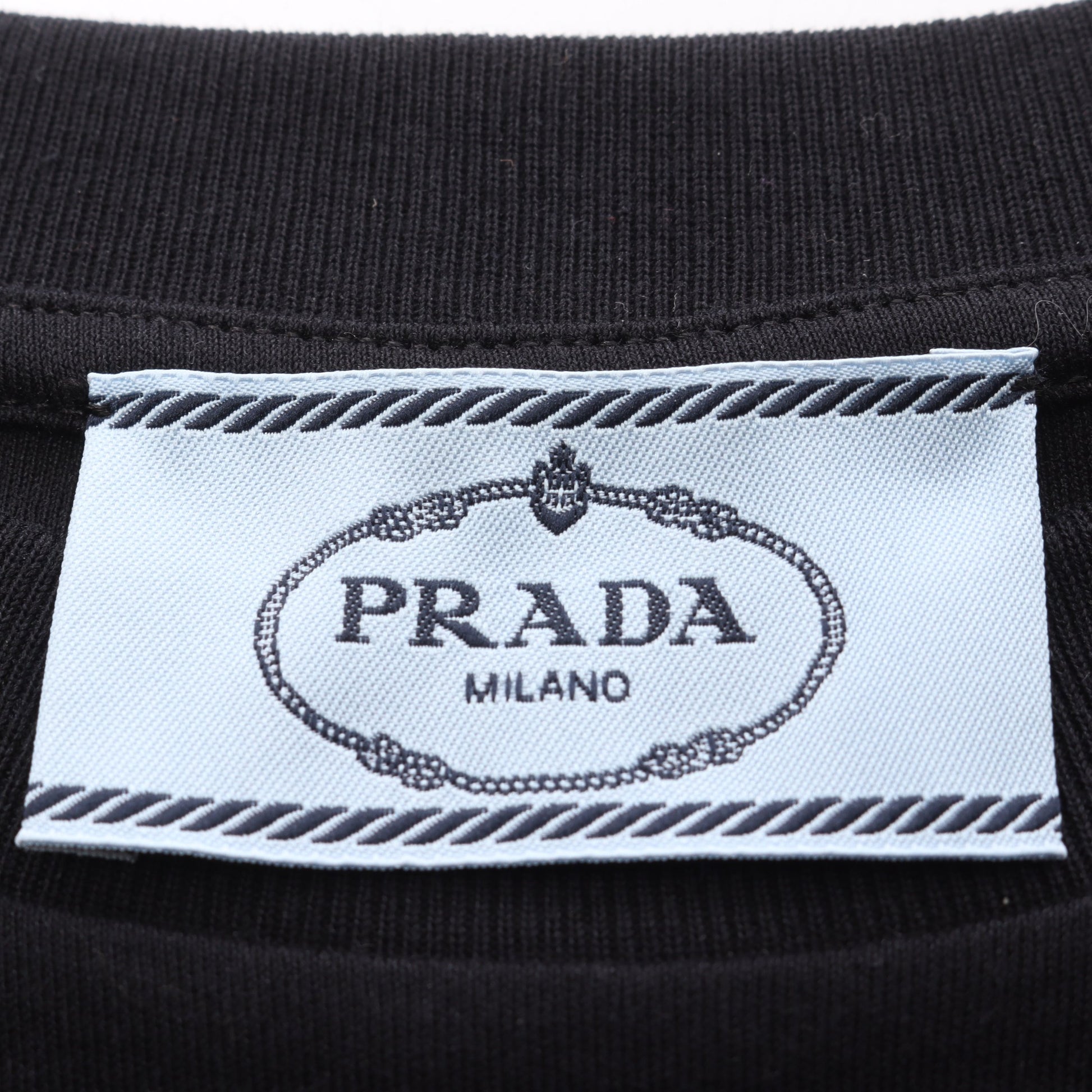 クロップド 半袖Tシャツ クルーネック コットン ブラック ポケット付き プラダ トップス PRADA