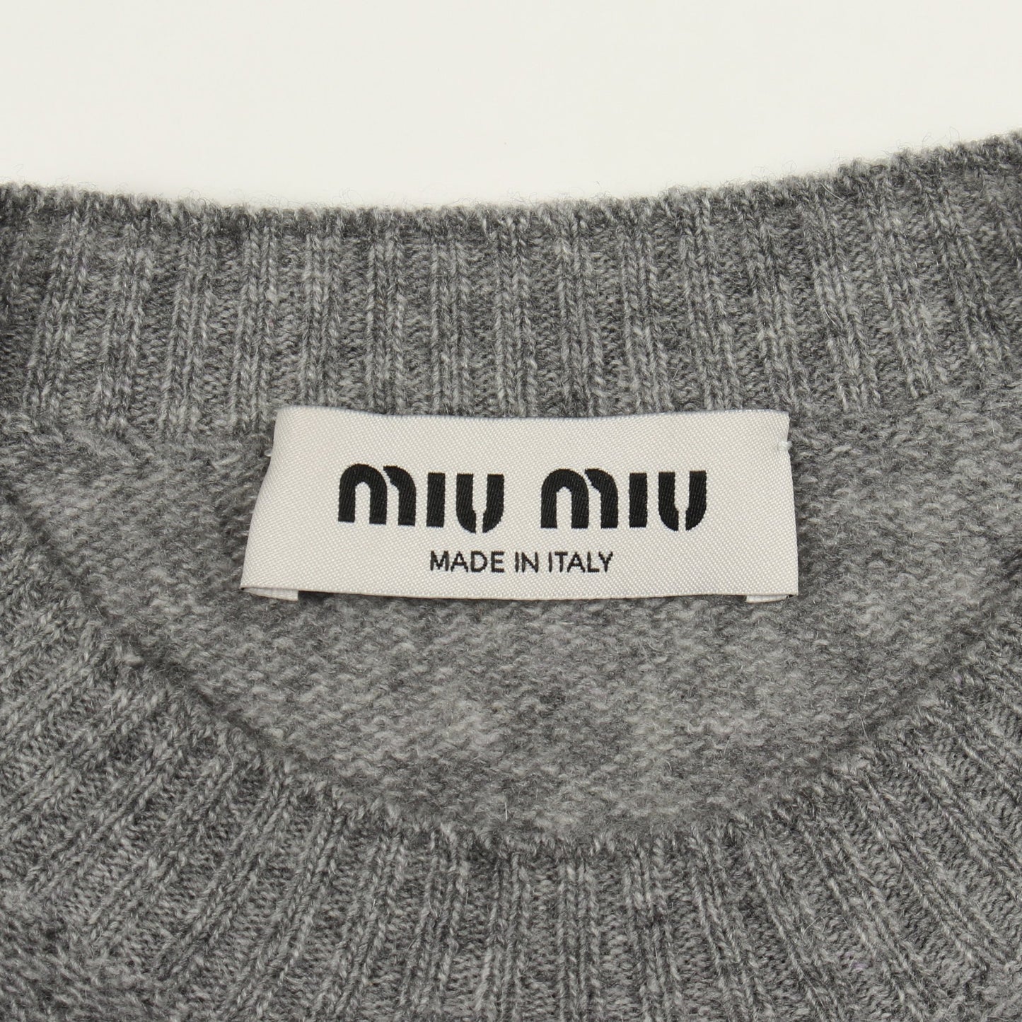 クロップド ニット クルーネック ロゴ ウール カシミヤ グレー ミュウミュウ トップス miu miu