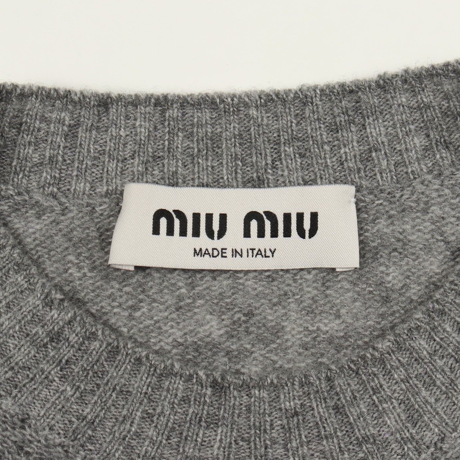 クロップド ニット クルーネック ロゴ ウール カシミヤ グレー ミュウミュウ トップス miu miu