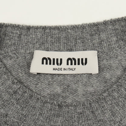 クロップド ニット クルーネック ロゴ ウール カシミヤ グレー ミュウミュウ トップス miu miu