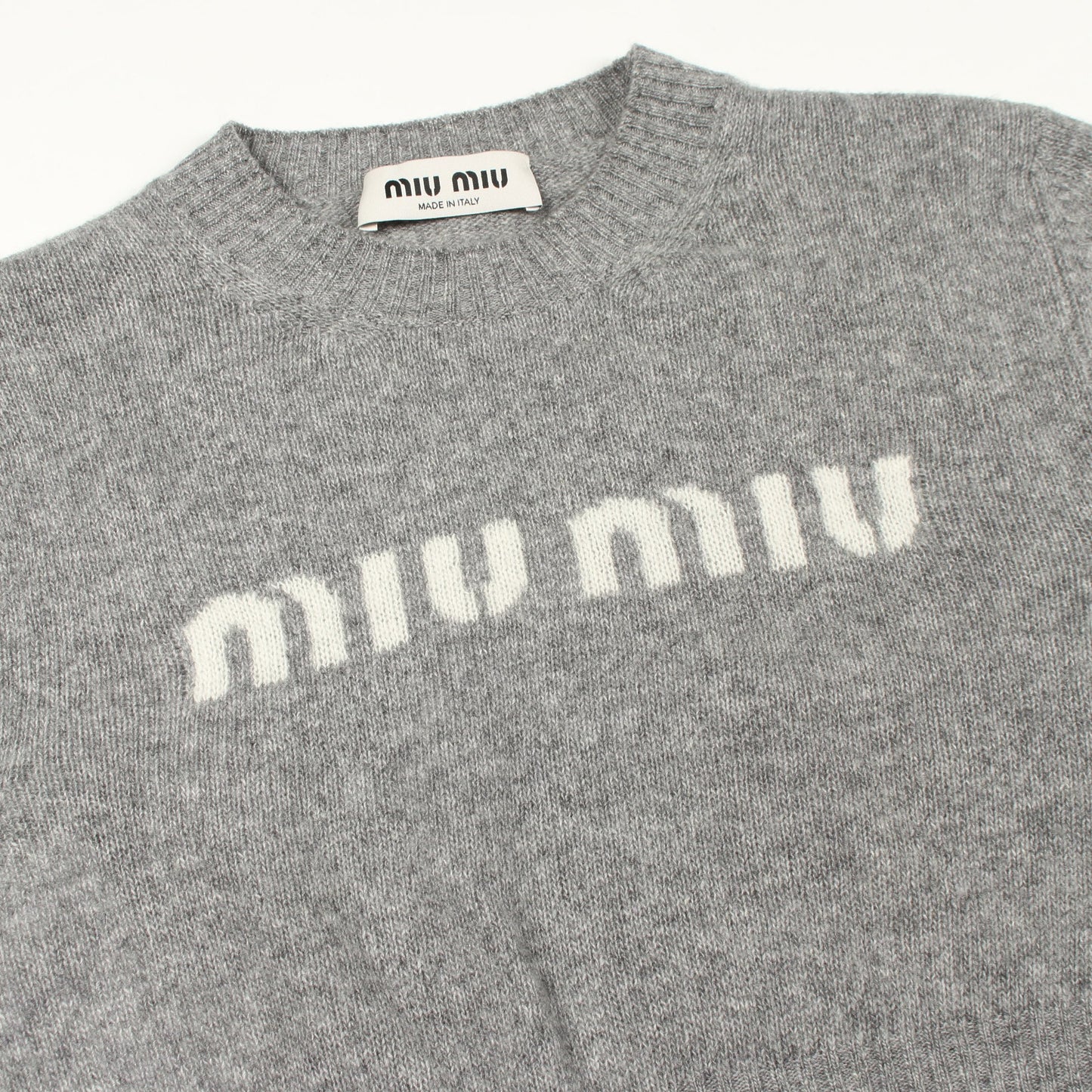 クロップド ニット クルーネック ロゴ ウール カシミヤ グレー ミュウミュウ トップス miu miu