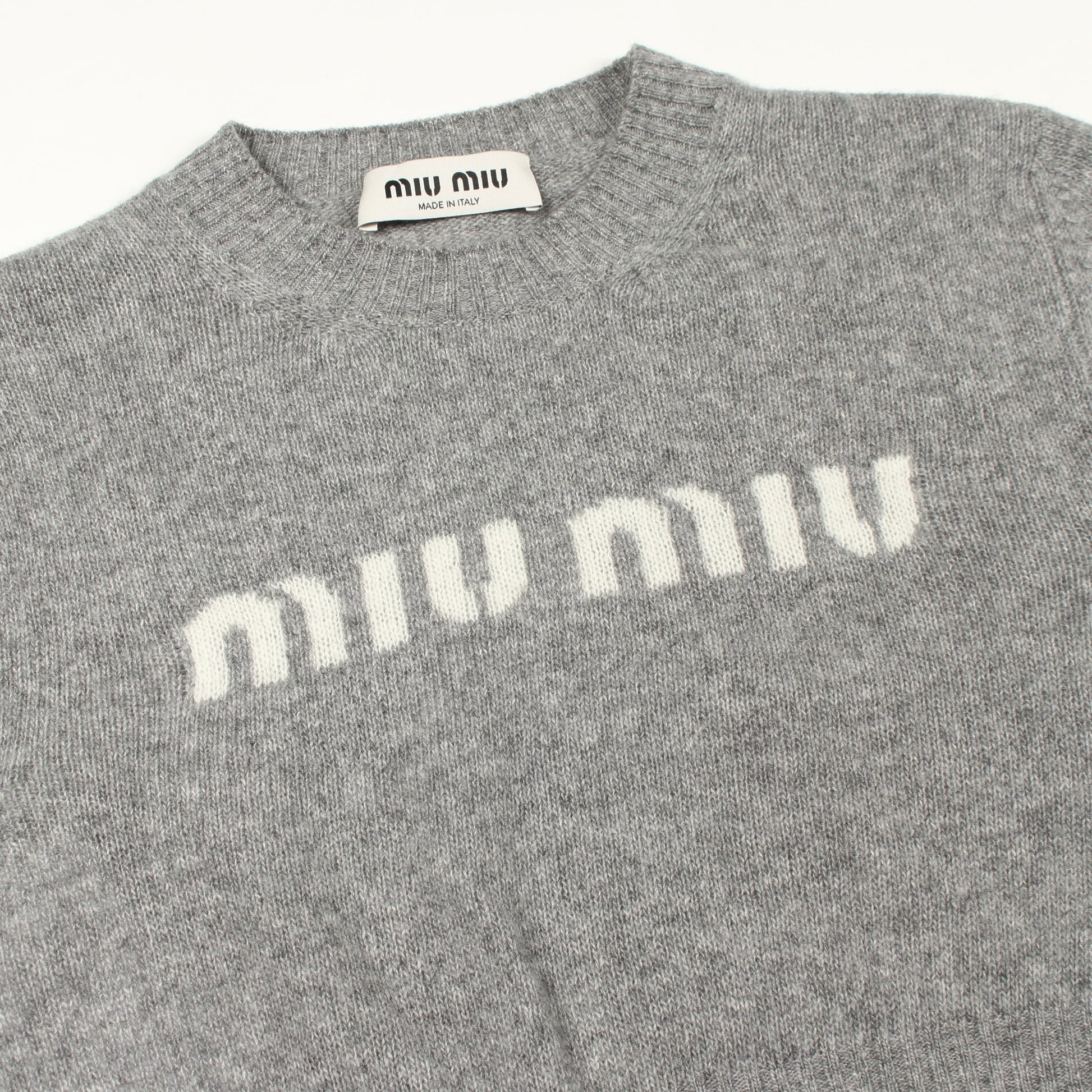 クロップド ニット クルーネック ロゴ ウール カシミヤ グレー ミュウミュウ トップス miu miu