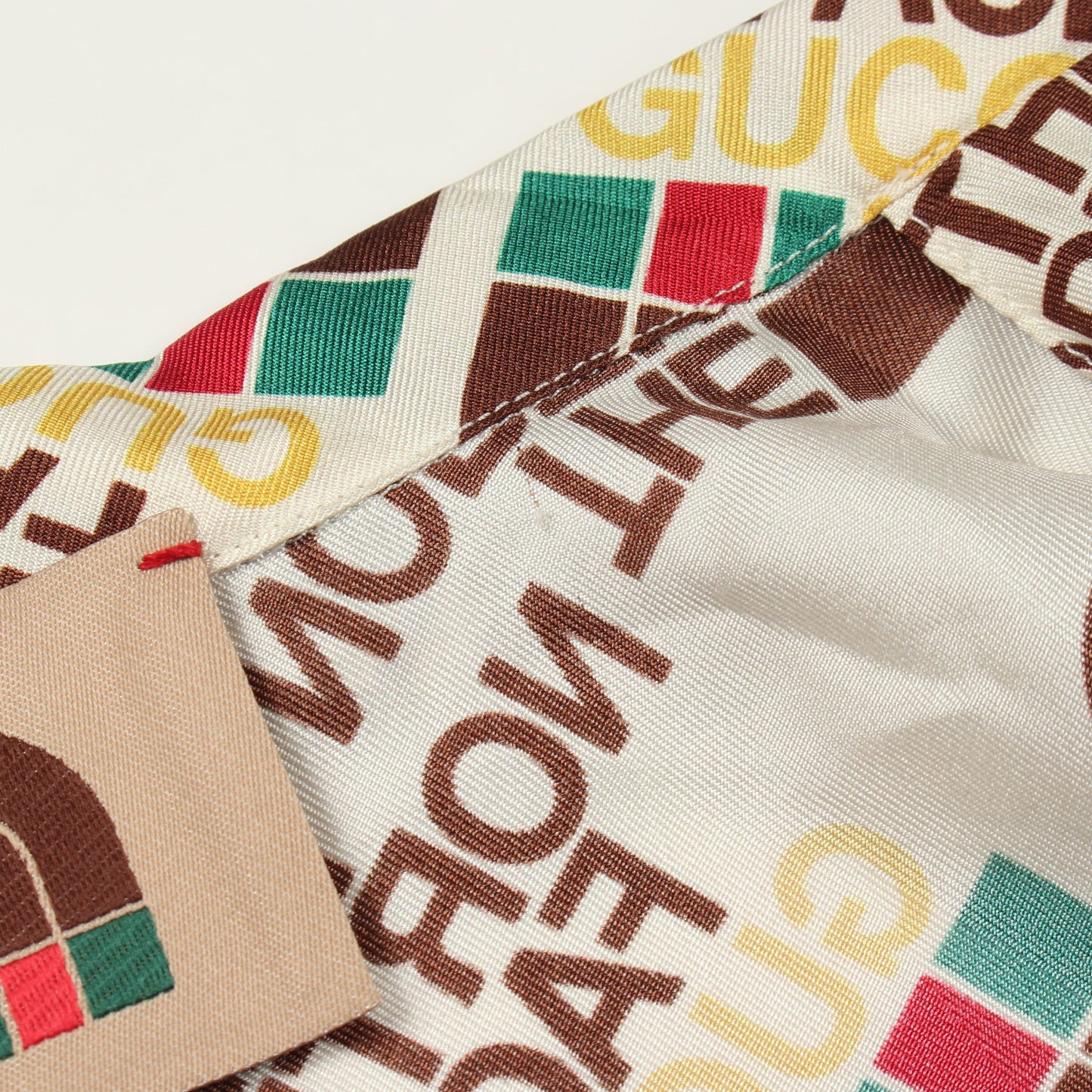 GUCCI × THE NORTH FACE シャツ オープンカラー 半袖 ロゴ総柄 シルク アイボリー ブラウン グッチ トップス GUCCI