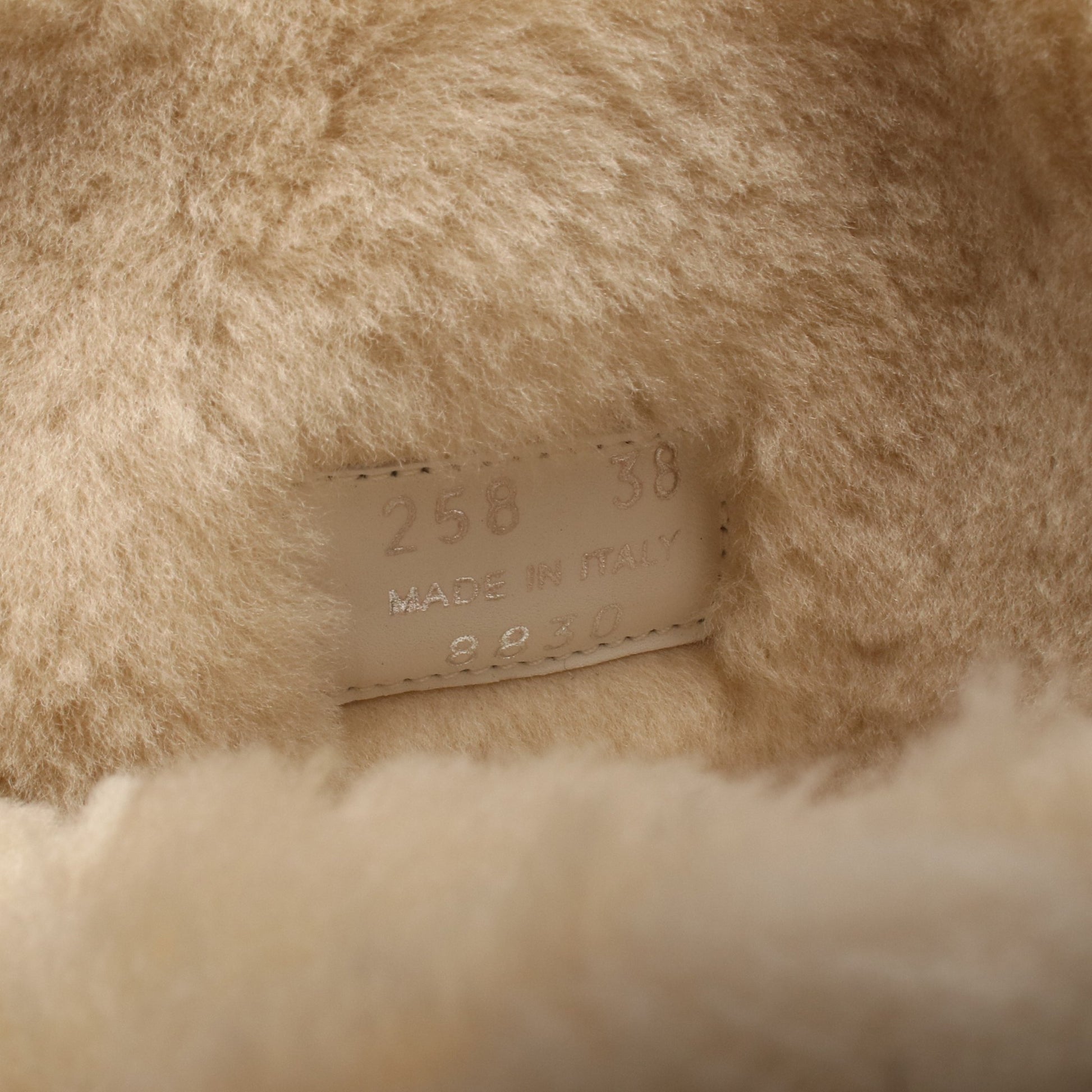 ブーツ シアリング アイボリー 三角プレート プラダ シューズ PRADA
