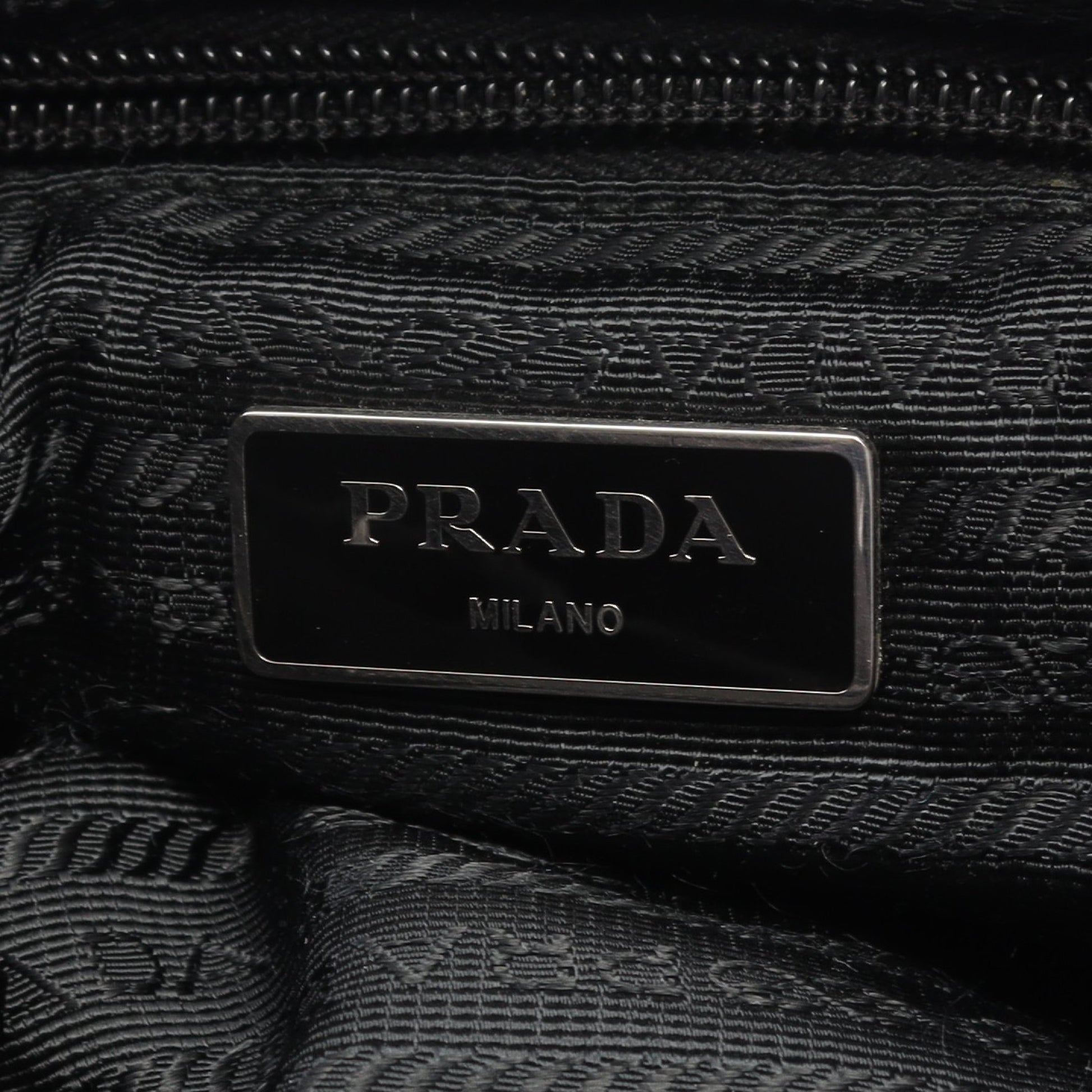 ショルダーバッグ ナイロン サフィアーノレザー ブラック 三角プレート プラダ バッグ PRADA