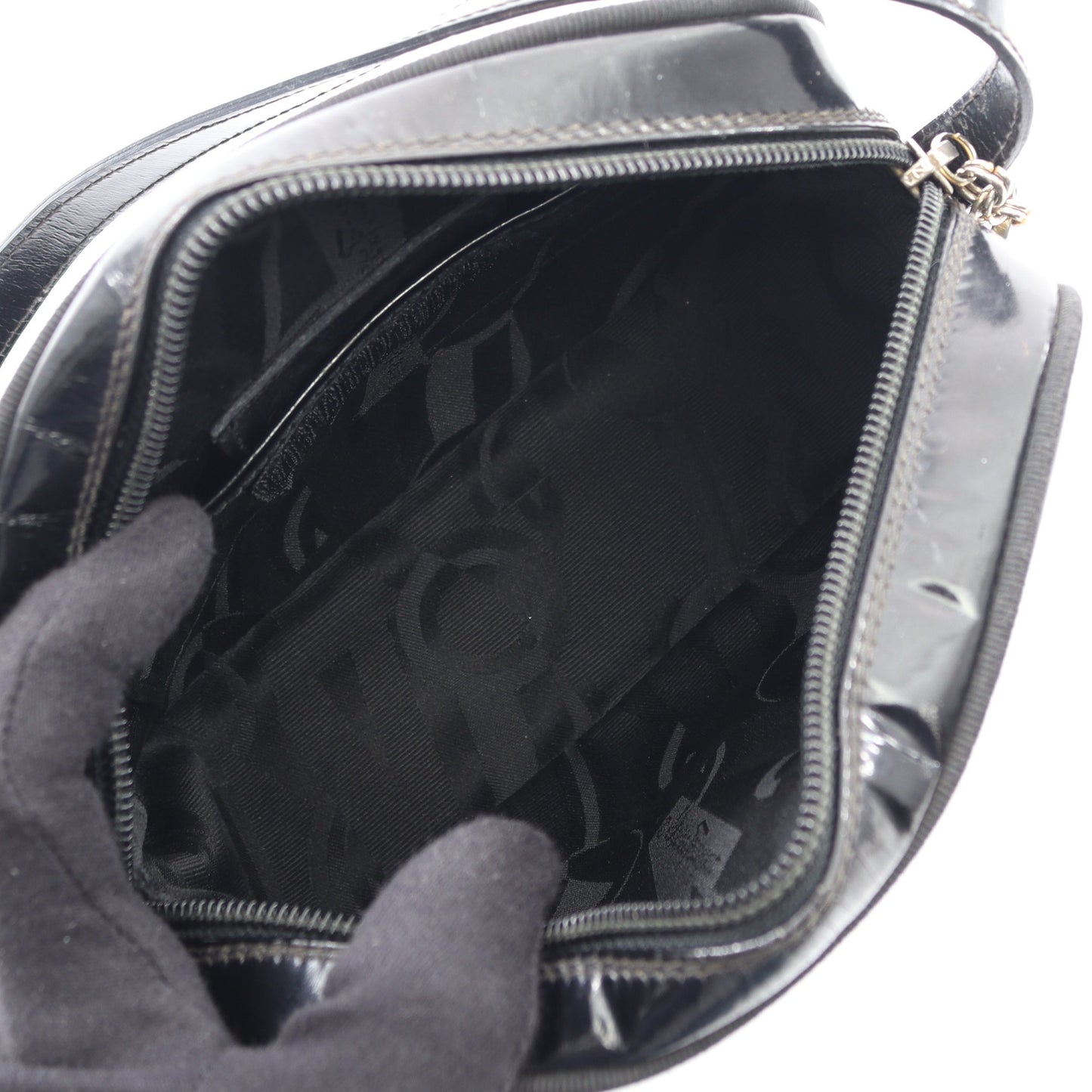 ヴァラリボン ショルダーバッグ エナメルレザー ブラック サルヴァトーレフェラガモ バッグ Salvatore Ferragamo