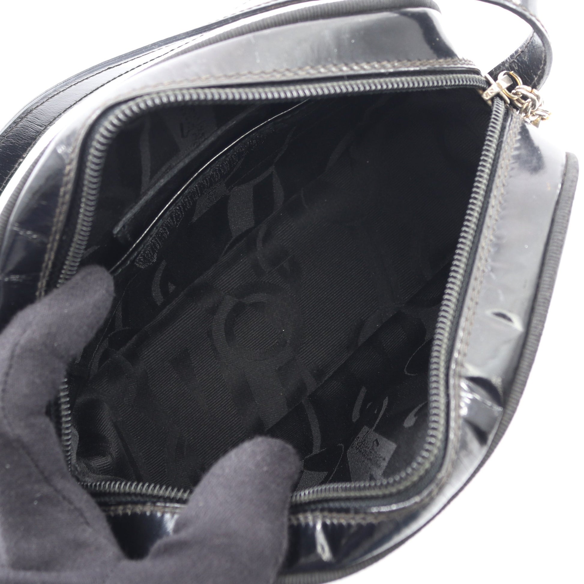 ヴァラリボン ショルダーバッグ エナメルレザー ブラック サルヴァトーレフェラガモ バッグ Salvatore Ferragamo