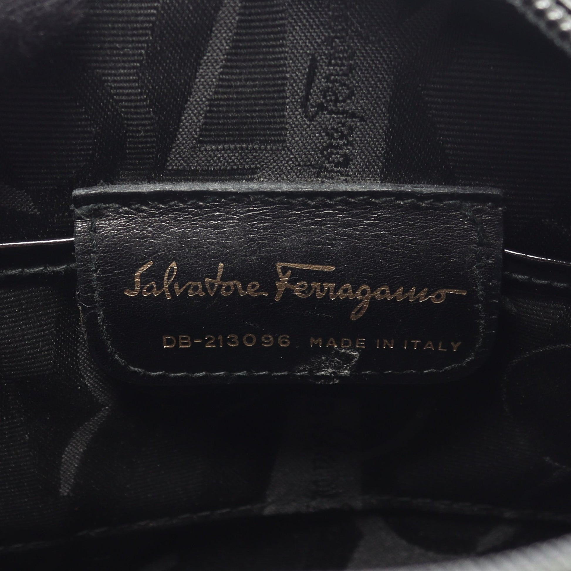 ヴァラリボン ショルダーバッグ エナメルレザー ブラック サルヴァトーレフェラガモ バッグ Salvatore Ferragamo