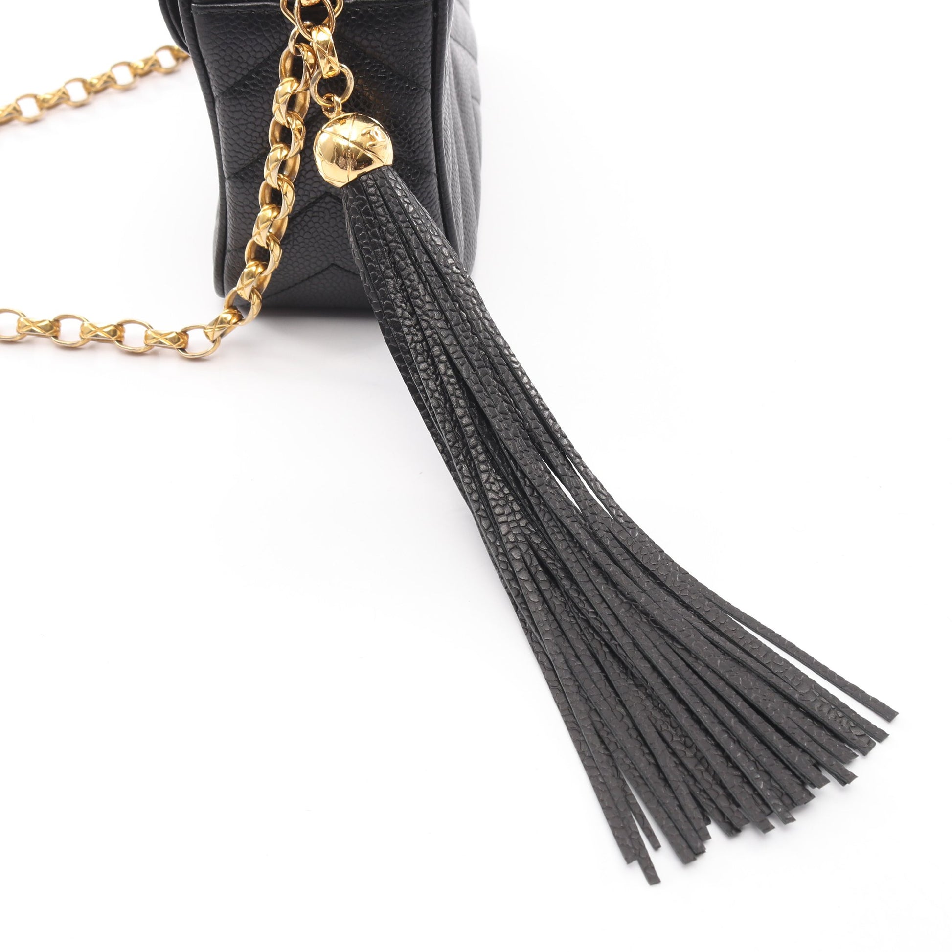 Vステッチ シェブロン チェーンショルダーバッグ タッセル キャビアスキン ブラック ゴールド金具 シャネル バッグ CHANEL