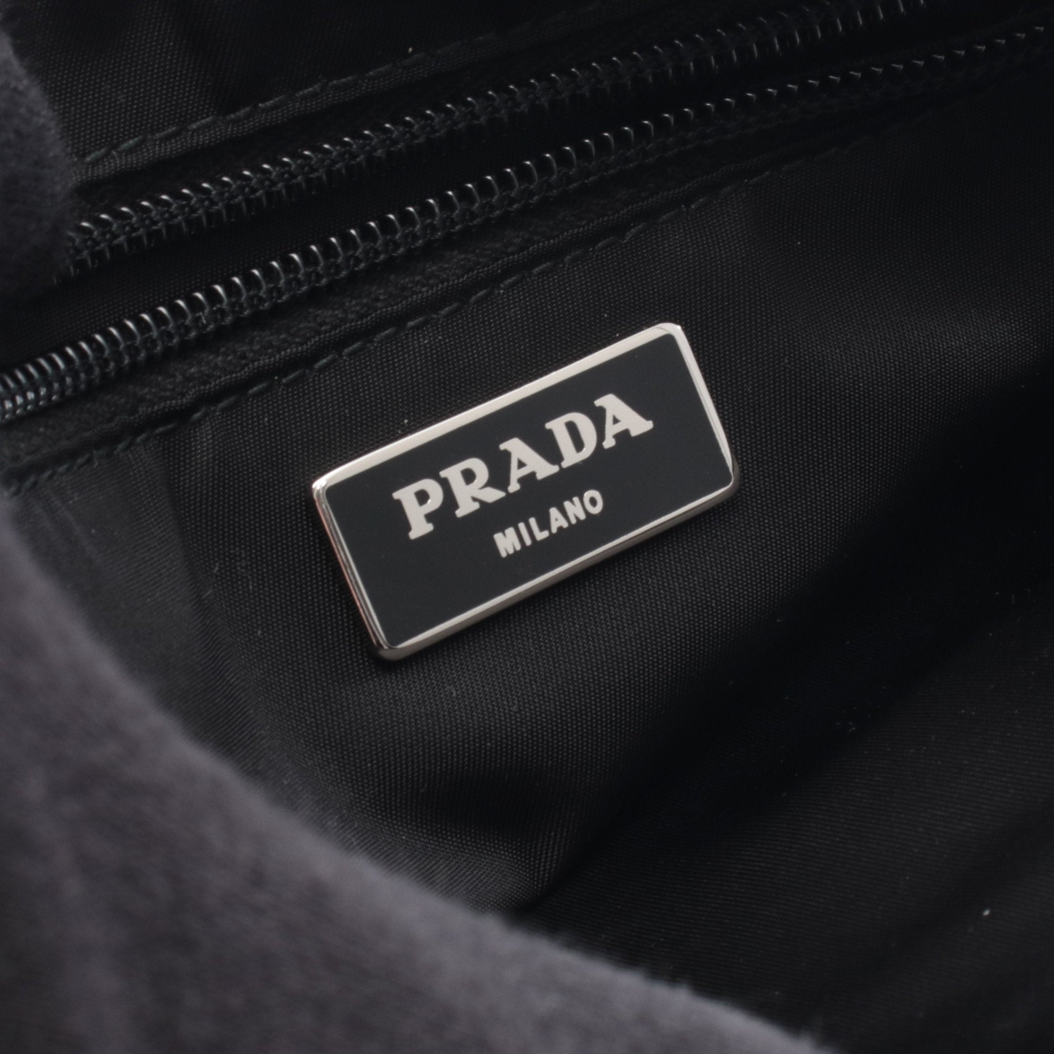 【美品】プラダ ボディバッグ ナイロン レザー 三角ロゴ ベルトバッグ ブラック PRADA（プラダ） 極 美品 希少品 三角ロゴ 金具 テスート ナイロン