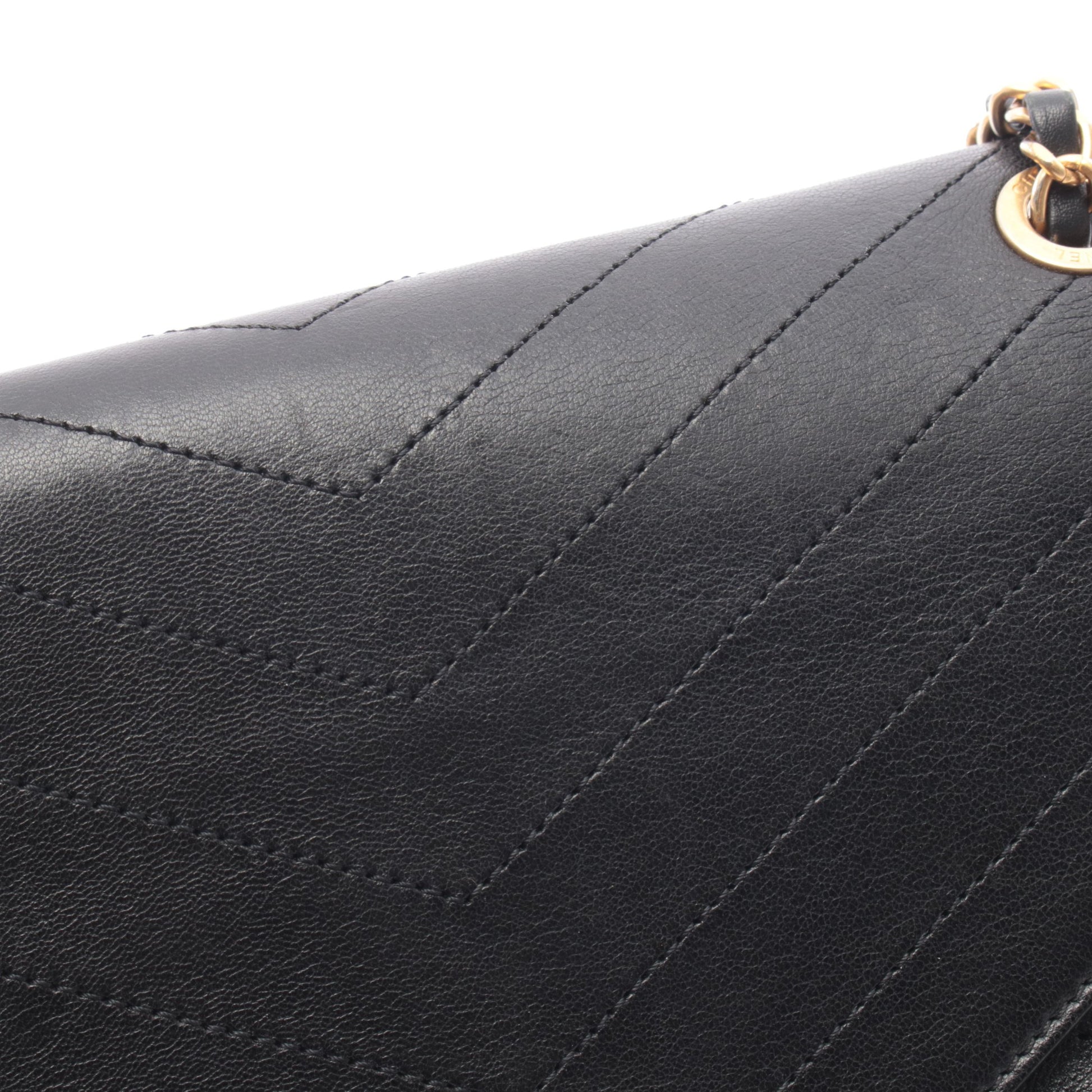 シェブロン Vステッチ チェーンショルダーバッグ レザー ブラック ゴールド金具 シャネル バッグ CHANEL