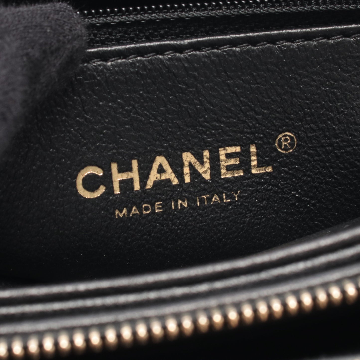 シェブロン Vステッチ チェーンショルダーバッグ レザー ブラック ゴールド金具 シャネル バッグ CHANEL