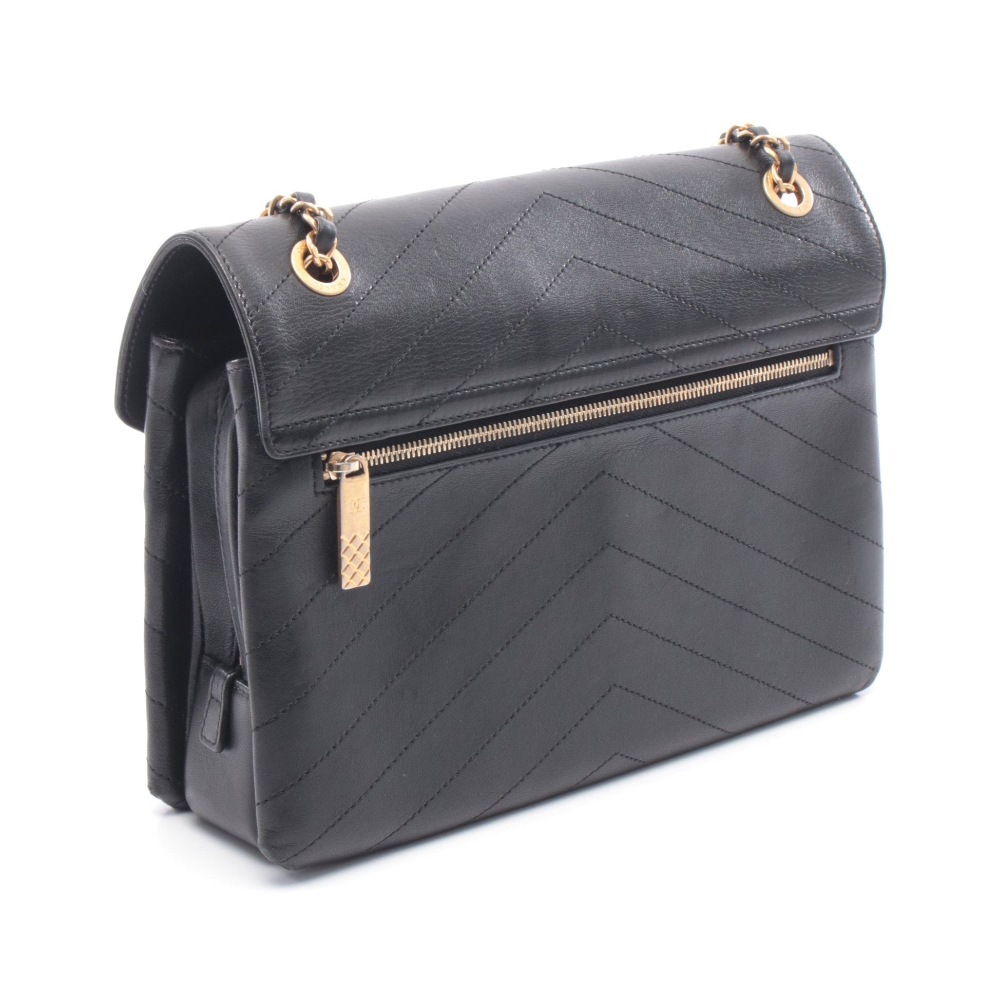 シェブロン Vステッチ チェーンショルダーバッグ レザー ブラック ゴールド金具 シャネル バッグ CHANEL