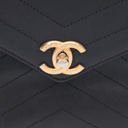 シェブロン Vステッチ チェーンショルダーバッグ レザー ブラック ゴールド金具 シャネル バッグ CHANEL