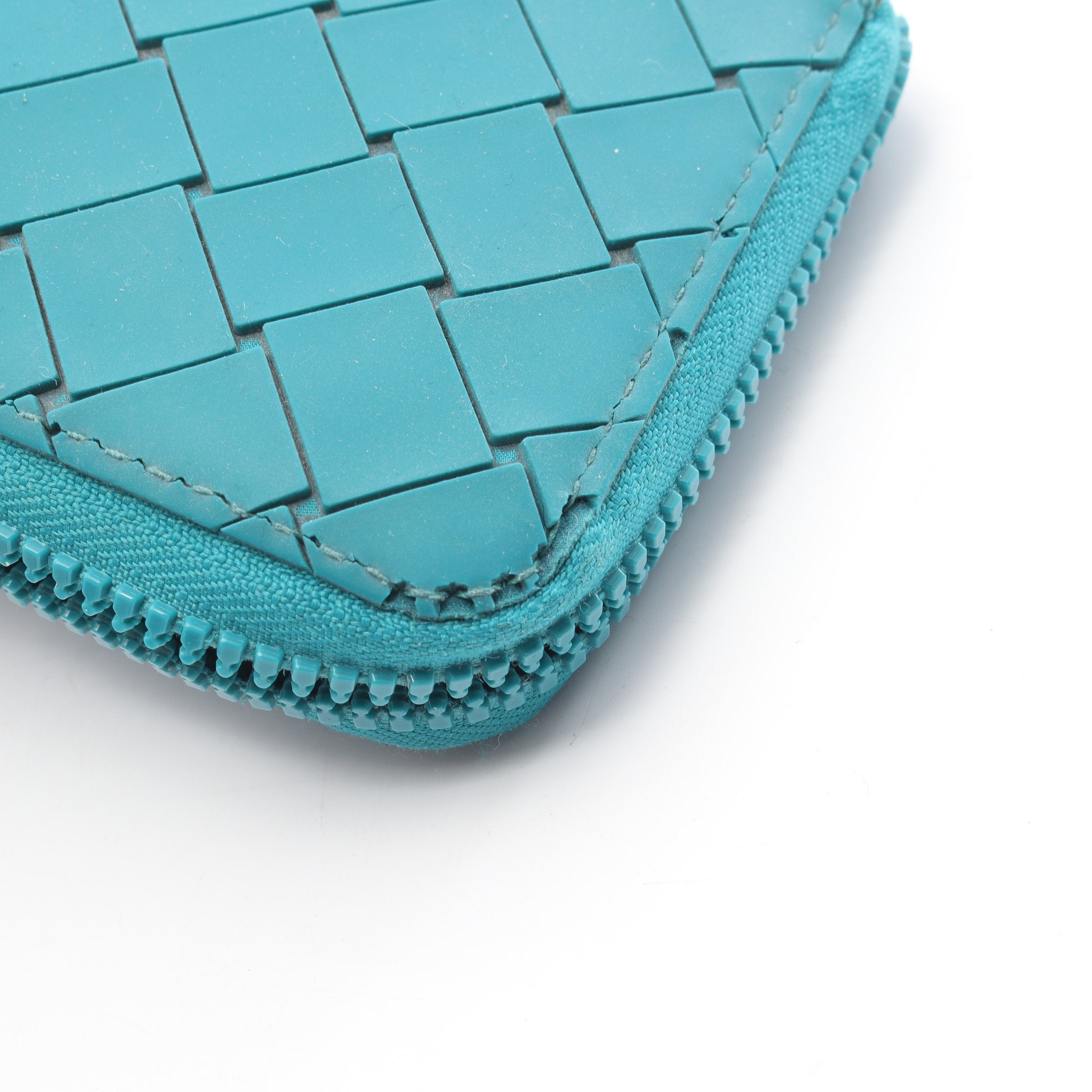 BOTTEGA VENETA ボッテガヴェネタ/イントレチャート/ラウンドファスナー長財布/青/B05*******/ボッテガ/SAランク/84【中古】 BOTTEGA VENETA（ボッテガ・ヴェネタ） ボッテガヴェネタ/イントレ