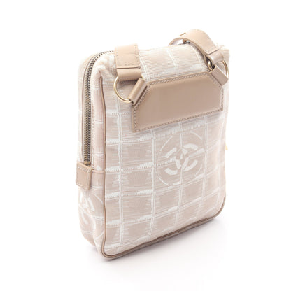 ニュートラベルライン ショルダーバッグ ナイロンキャンバス レザー ベージュ シルバー金具 シャネル バッグ CHANEL