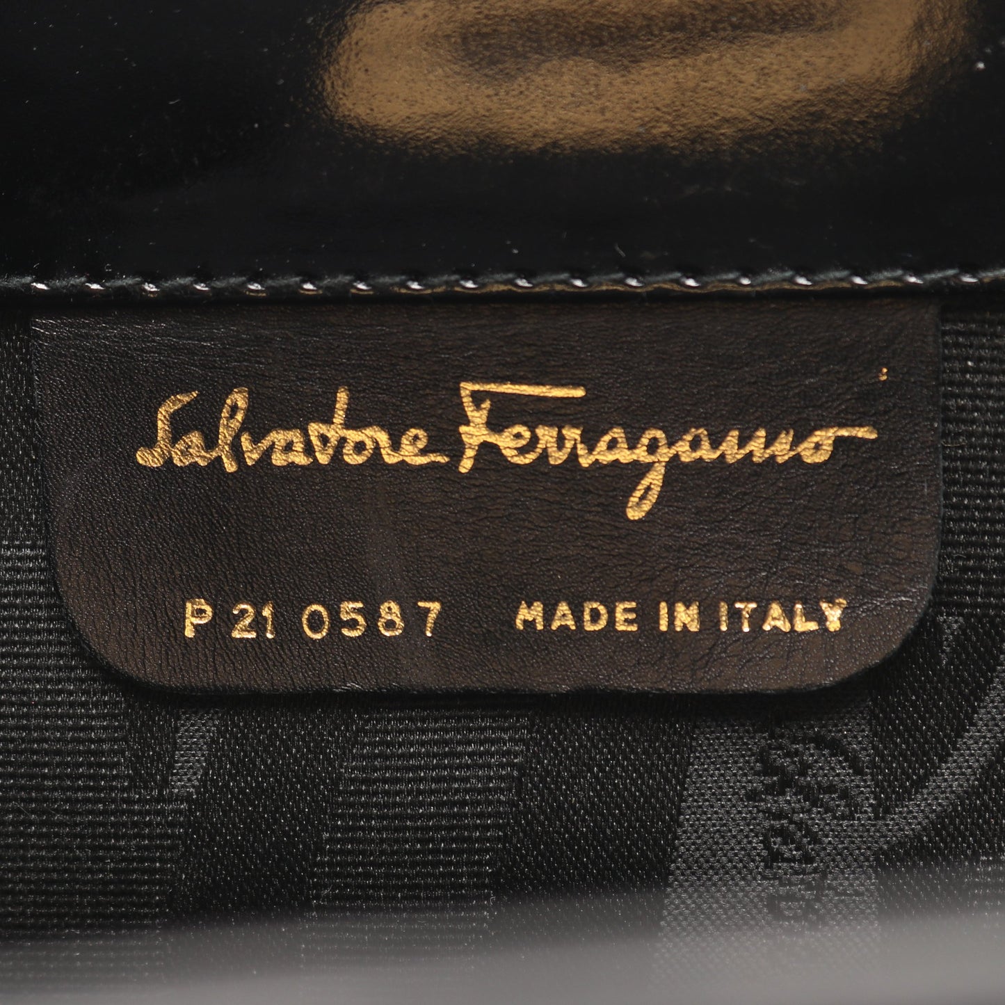 ガンチーニ チェーンショルダーバッグ エナメルレザー ブラック サルヴァトーレフェラガモ バッグ Salvatore Ferragamo