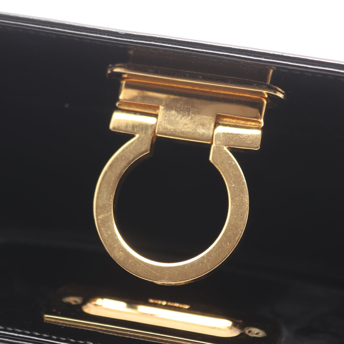 ガンチーニ チェーンショルダーバッグ エナメルレザー ブラック サルヴァトーレフェラガモ バッグ Salvatore Ferragamo