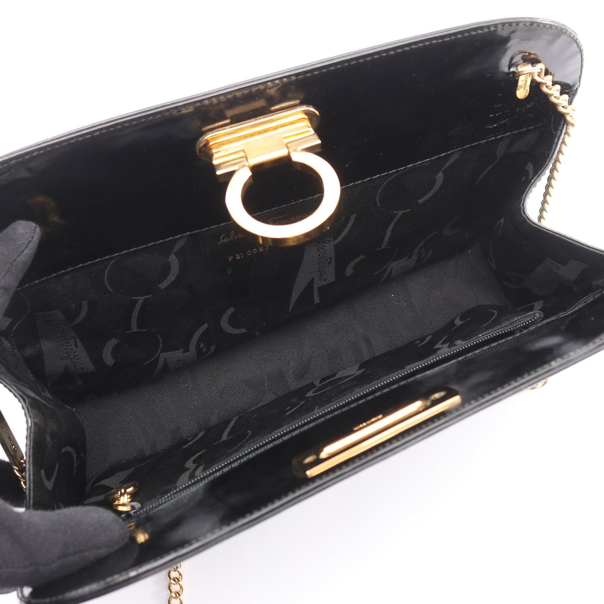 ガンチーニ チェーンショルダーバッグ エナメルレザー ブラック サルヴァトーレフェラガモ バッグ Salvatore Ferragamo