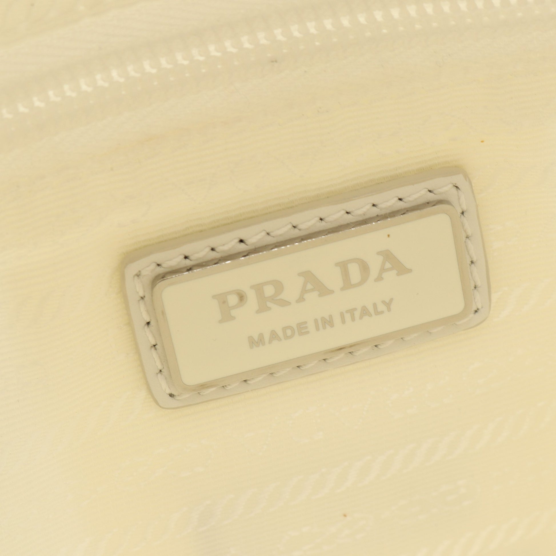 Re-Nylon ボディバッグ ナイロン レザー ホワイト プラダ バッグ PRADA