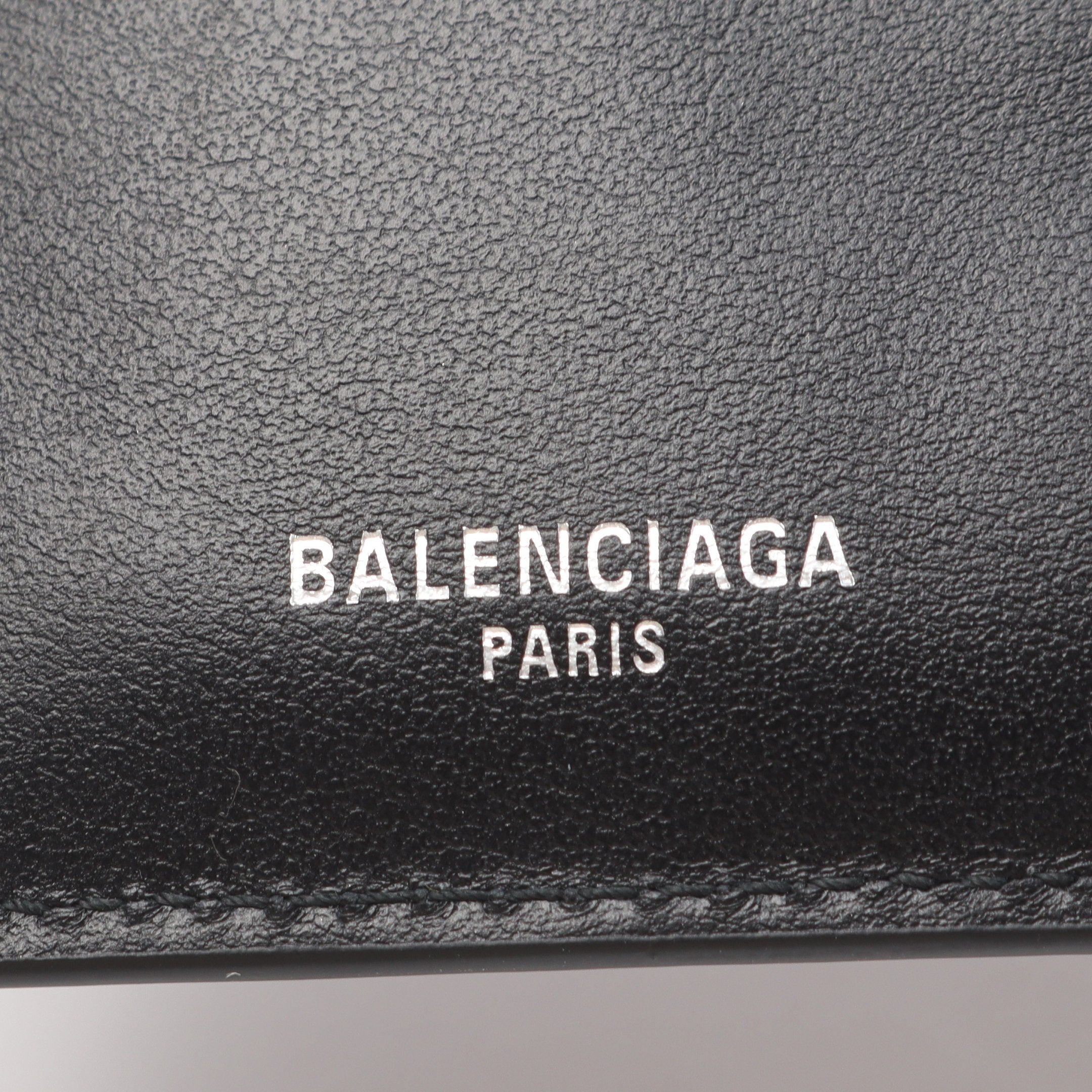 BALENCIAGA　バレンシアガ　新品同様　 パスポートケース ブラック パスポートケース パスケース レザー ブラック バレンシアガ – RECLO