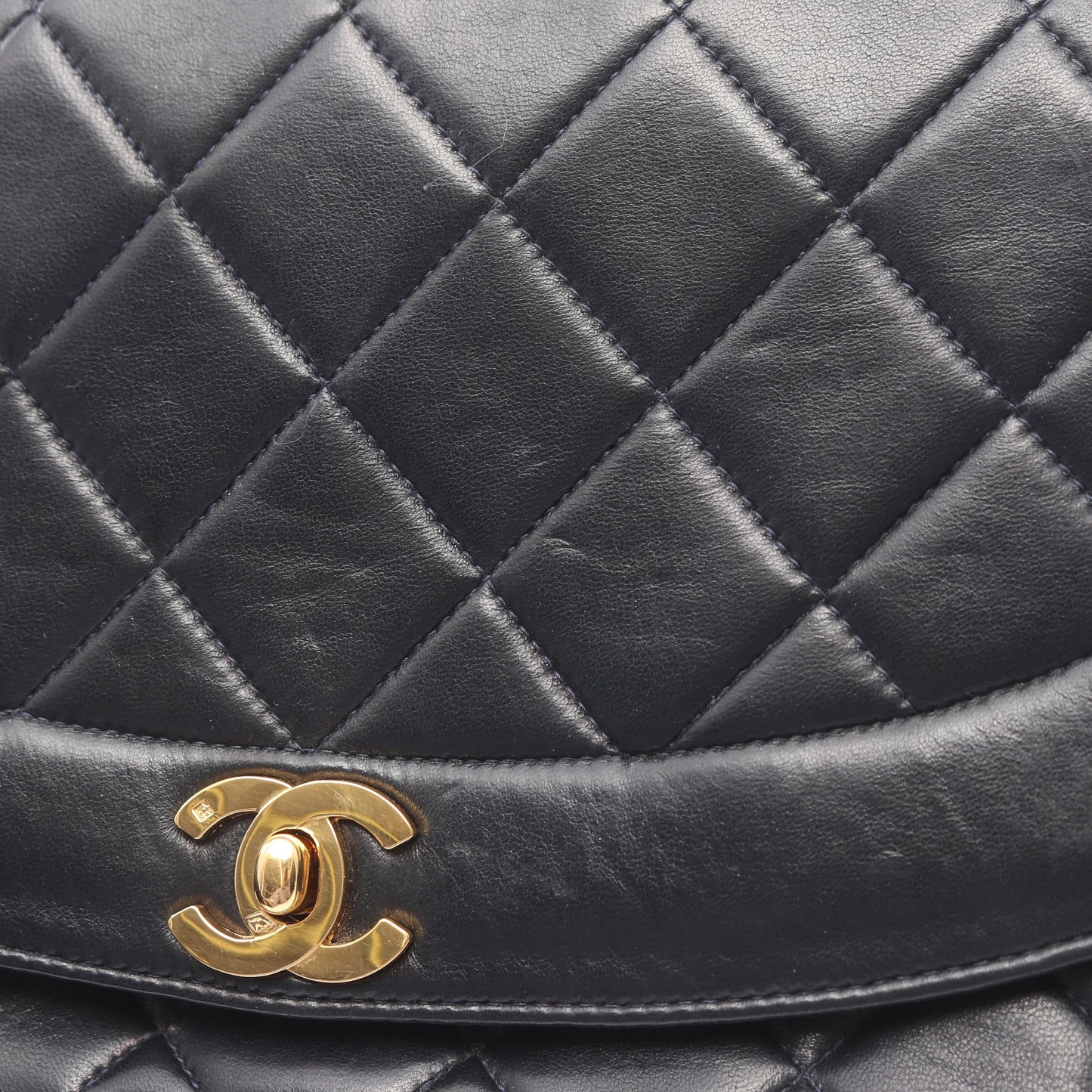 マトラッセ ダイアナフラップ チェーンショルダーバッグ ラムスキン ブラック ゴールド金具 シャネル バッグ CHANEL