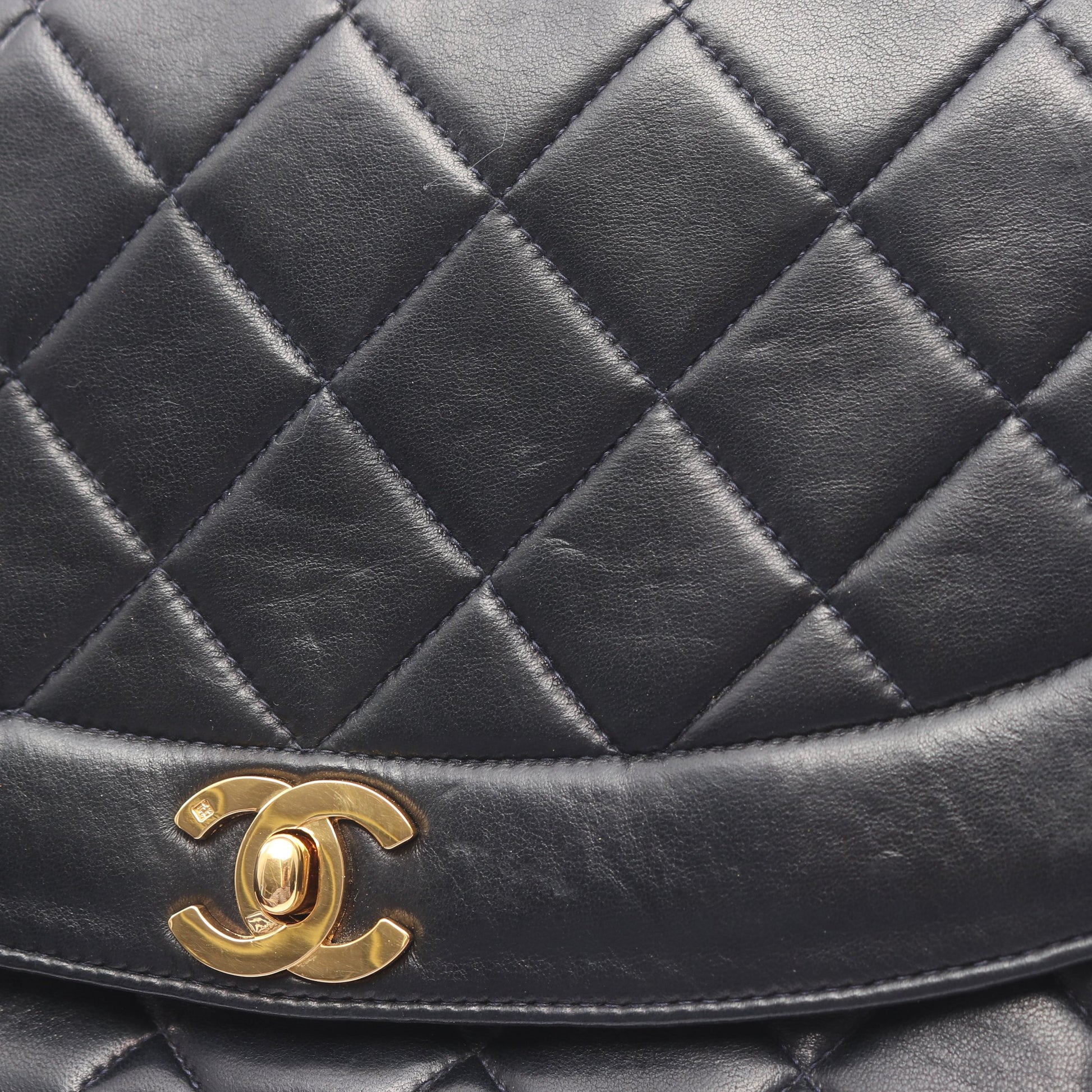 マトラッセ ダイアナフラップ チェーンショルダーバッグ ラムスキン ブラック ゴールド金具 シャネル バッグ CHANEL