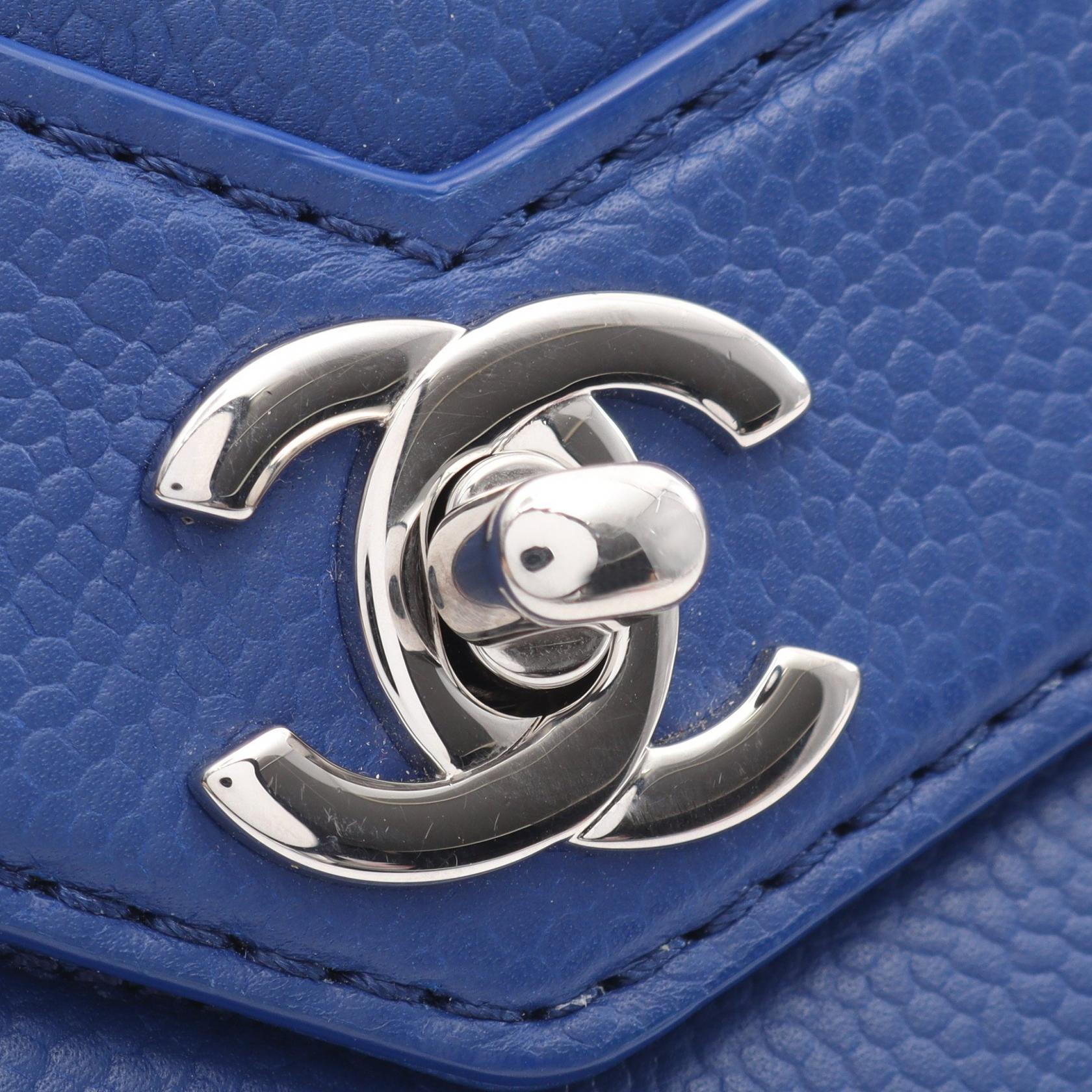 Vステッチ チェーンショルダーバッグ キャビアスキン ダークブルー シルバー金具 シャネル バッグ CHANEL