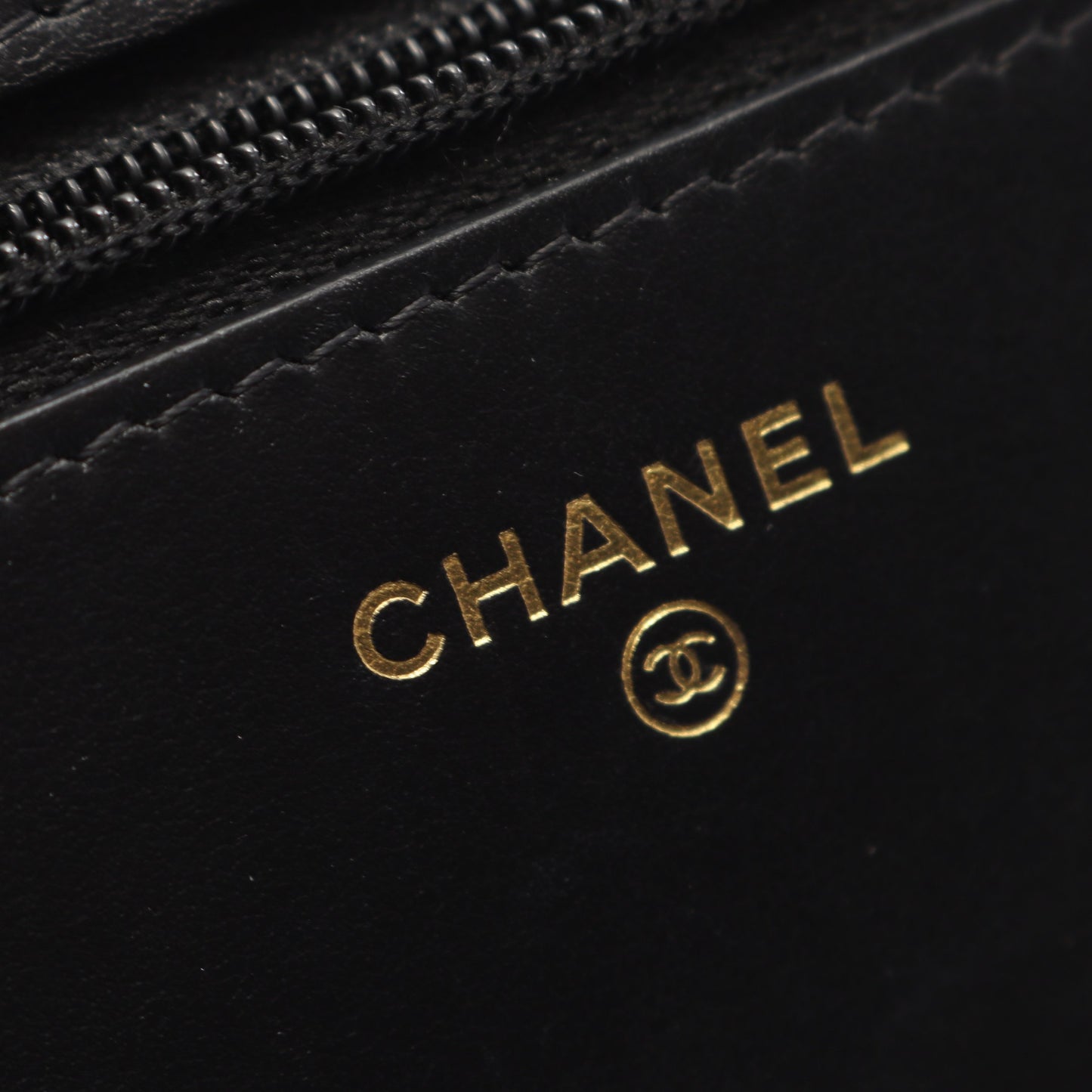 マトラッセ チェーンウォレット キャビアスキン ブラック ゴールド金具 シャネル