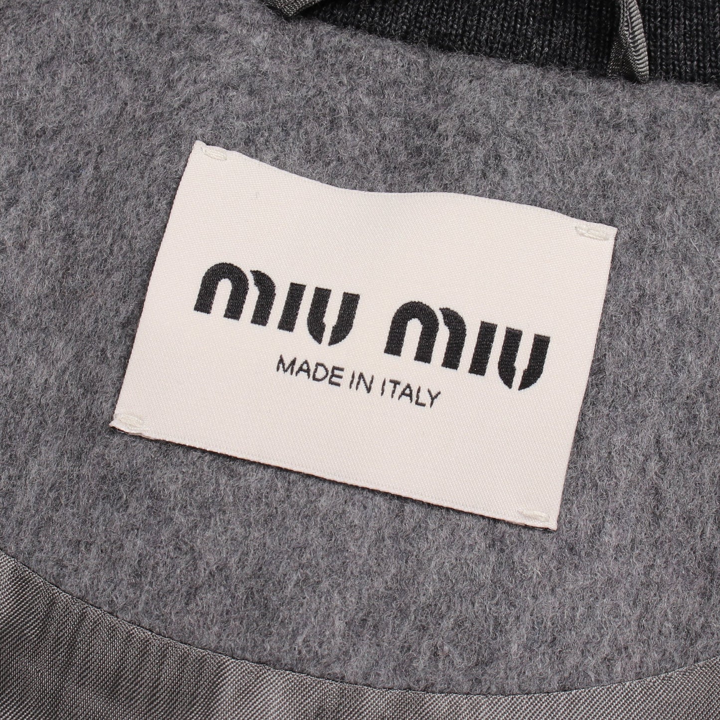 ブルゾン ジャケット ロゴ ウール グレー ベージュ 襟付き ミュウミュウ アウター miu miu