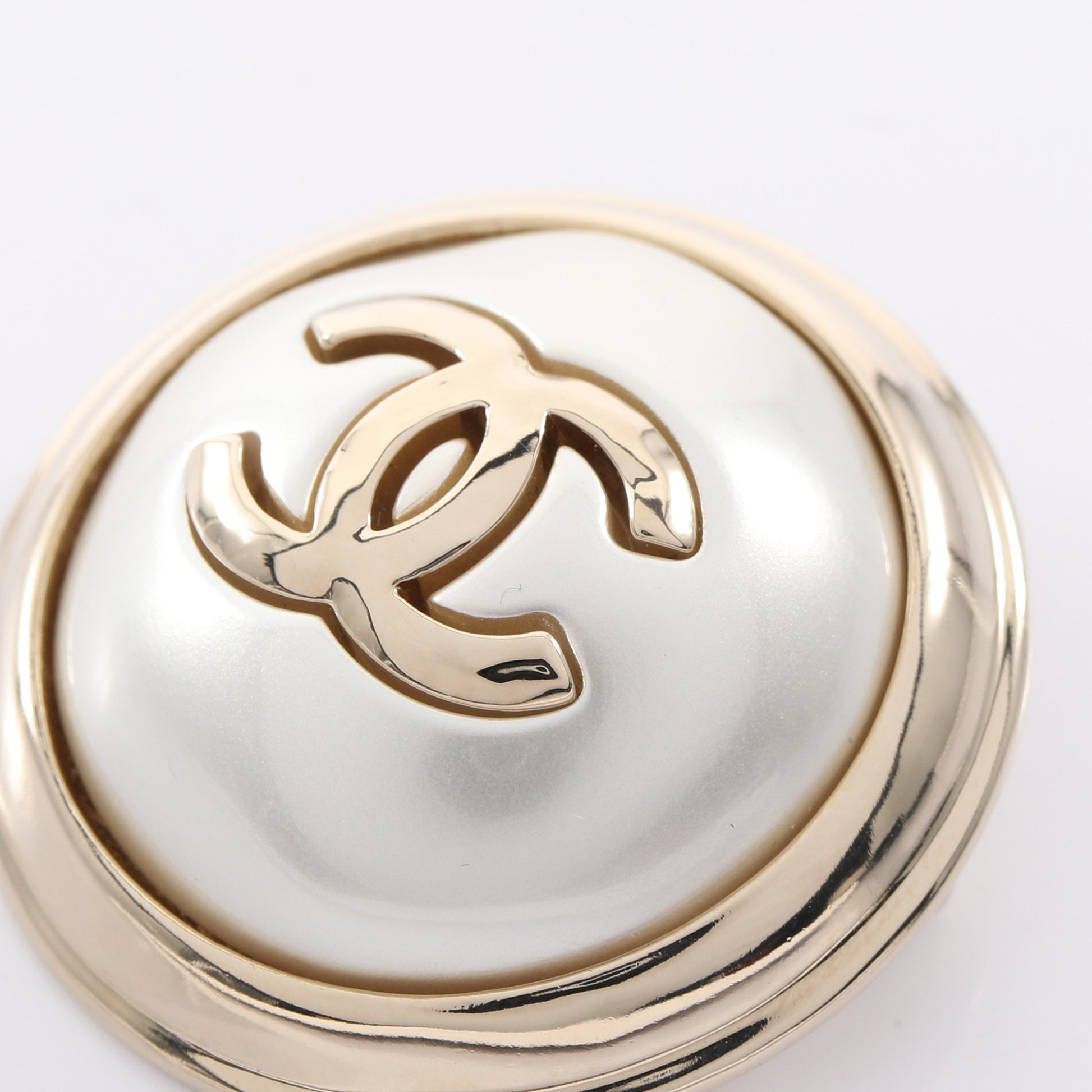 ココマーク サークル ブローチ GP フェイクパール ゴールド オフホワイト A25K シャネル アクセサリー CHANEL