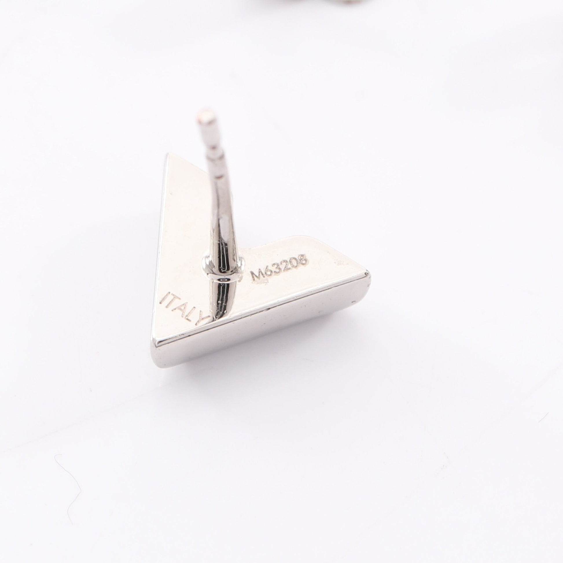 エセンシャルV ピアス シルバー ルイヴィトン アクセサリー LOUIS VUITTON