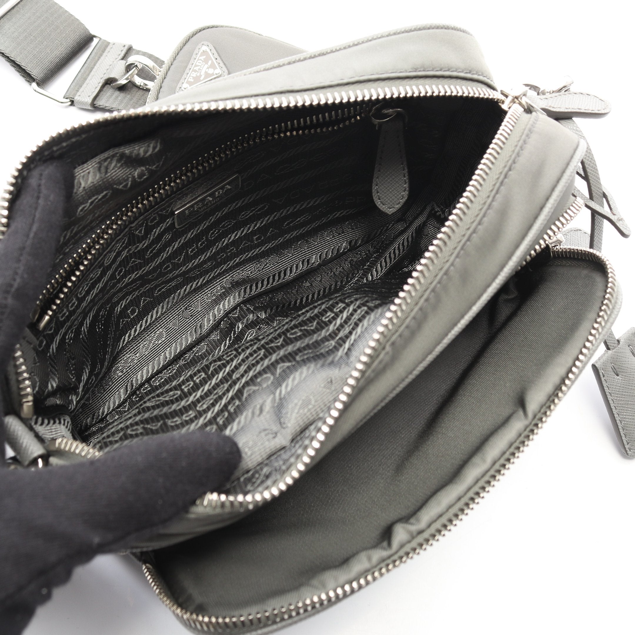 Re-Nylon ミニ ショルダーバッグ ナイロン サフィアーノレザー グレー