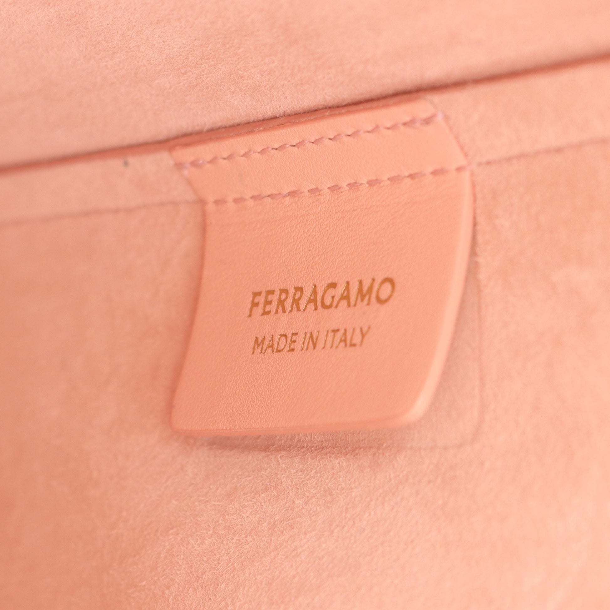 ショルダーバッグ トートバッグ レザー ピンク サルヴァトーレフェラガモ バッグ Salvatore Ferragamo