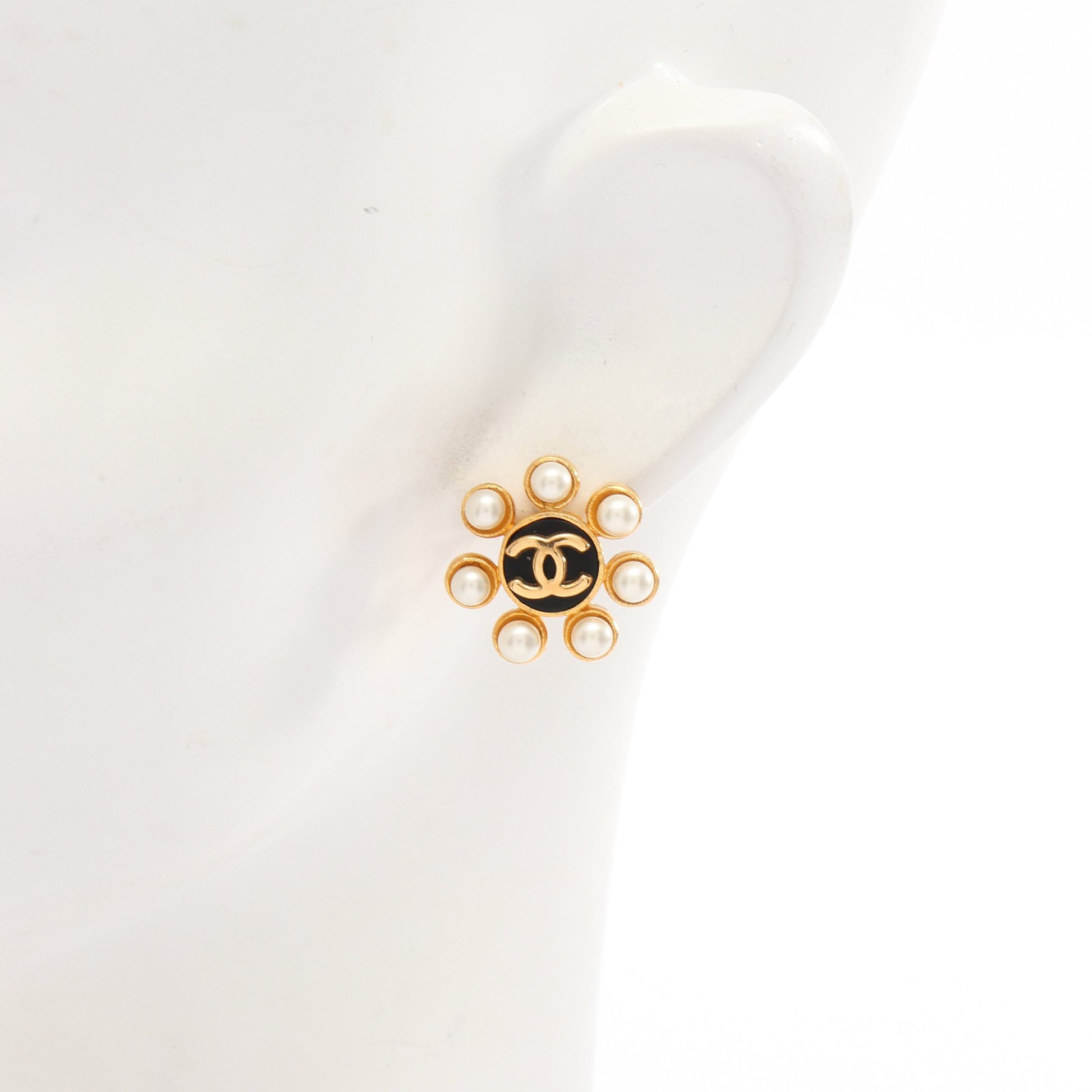 ココマーク フラワー イヤリング GP フェイクパール ゴールド ブラック オフホワイト 95A シャネル アクセサリー CHANEL