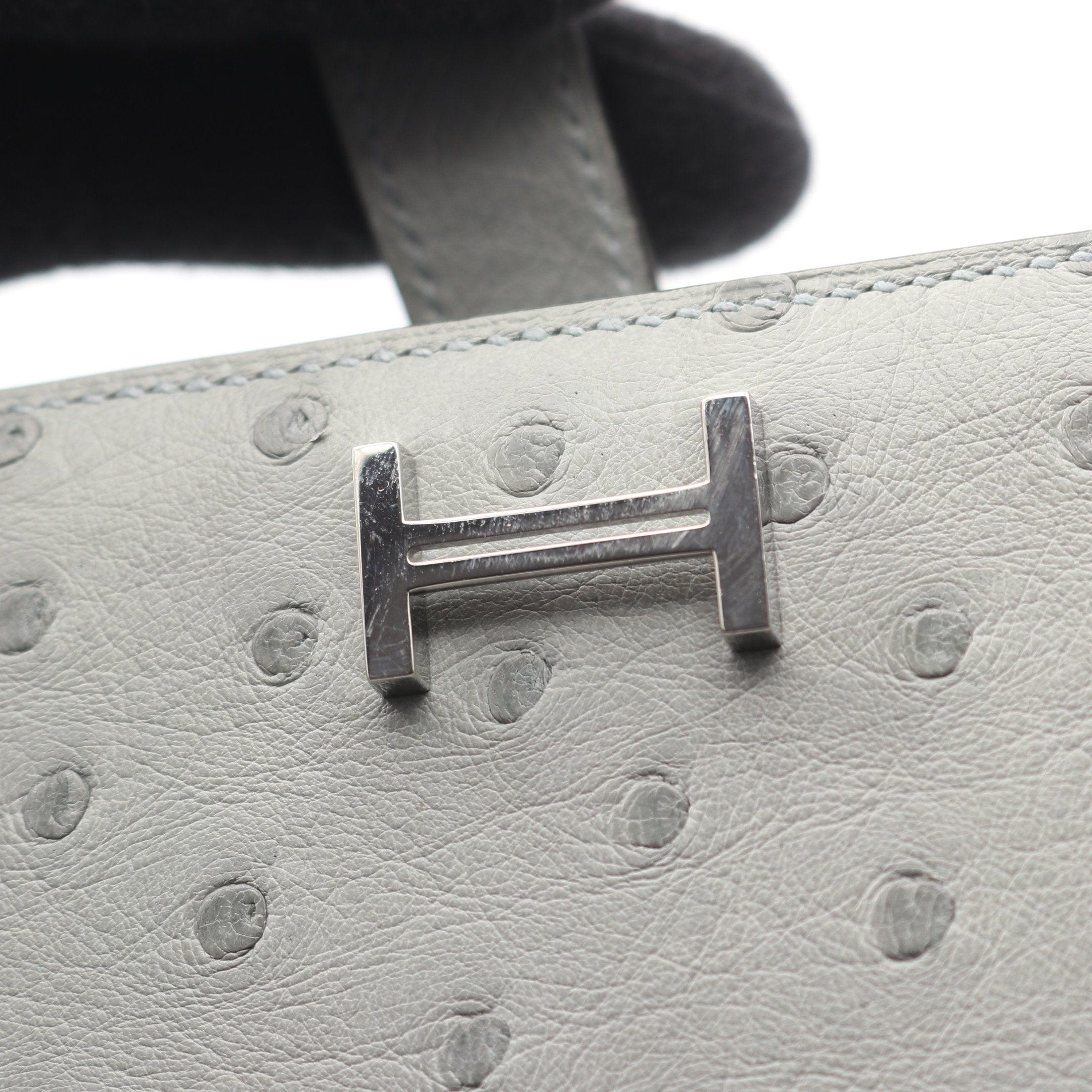 エルメス HERMES ベアンスフレ ブルーグラシエ 二つ折り長財布 財布 オーストリッチ オーストリッチ B刻印（2023年製造） レディース グレー系 047206CK 【中古】 ベアンスフレ ブルーグラシエ 二つ折り長財布 オーストリッチ グレー