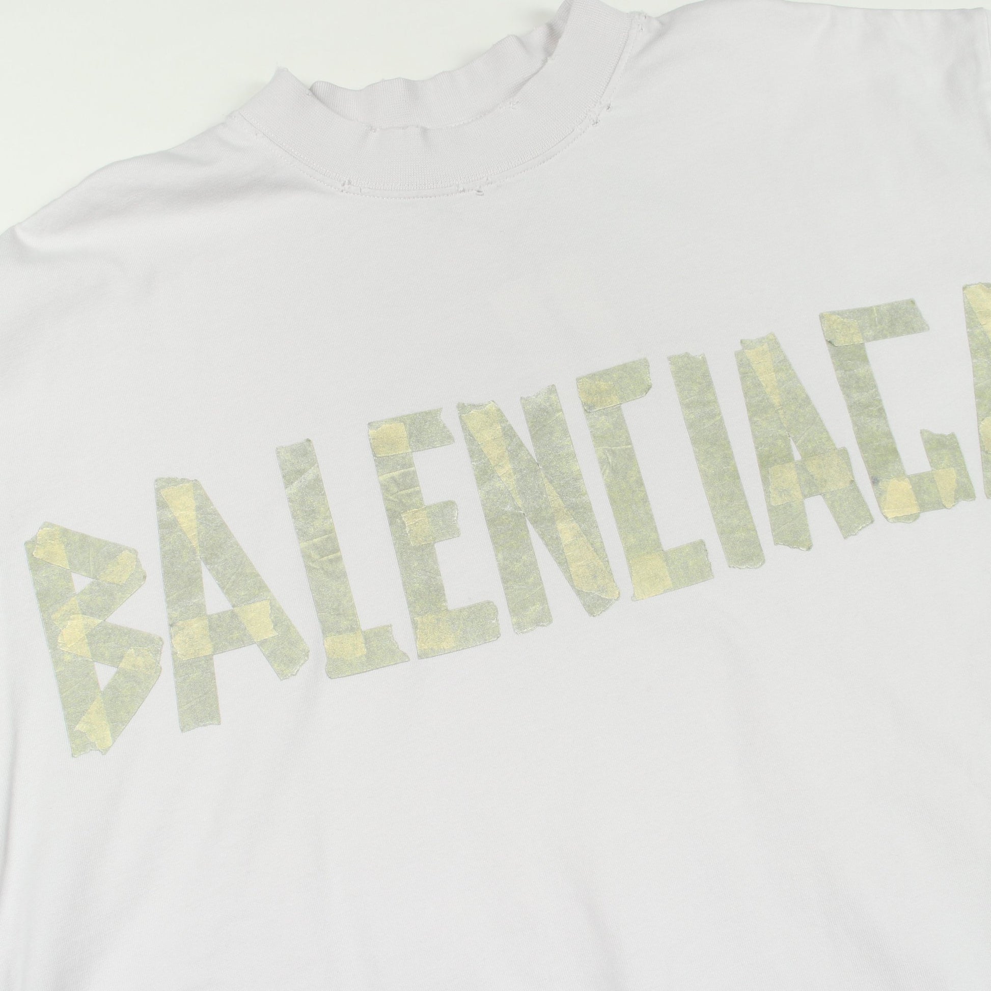 TAPE TYPE BBロゴ 半袖Tシャツ クルーネック コットン オフホワイト ダメージ加工 バレンシアガ トップス BALENCIAGA