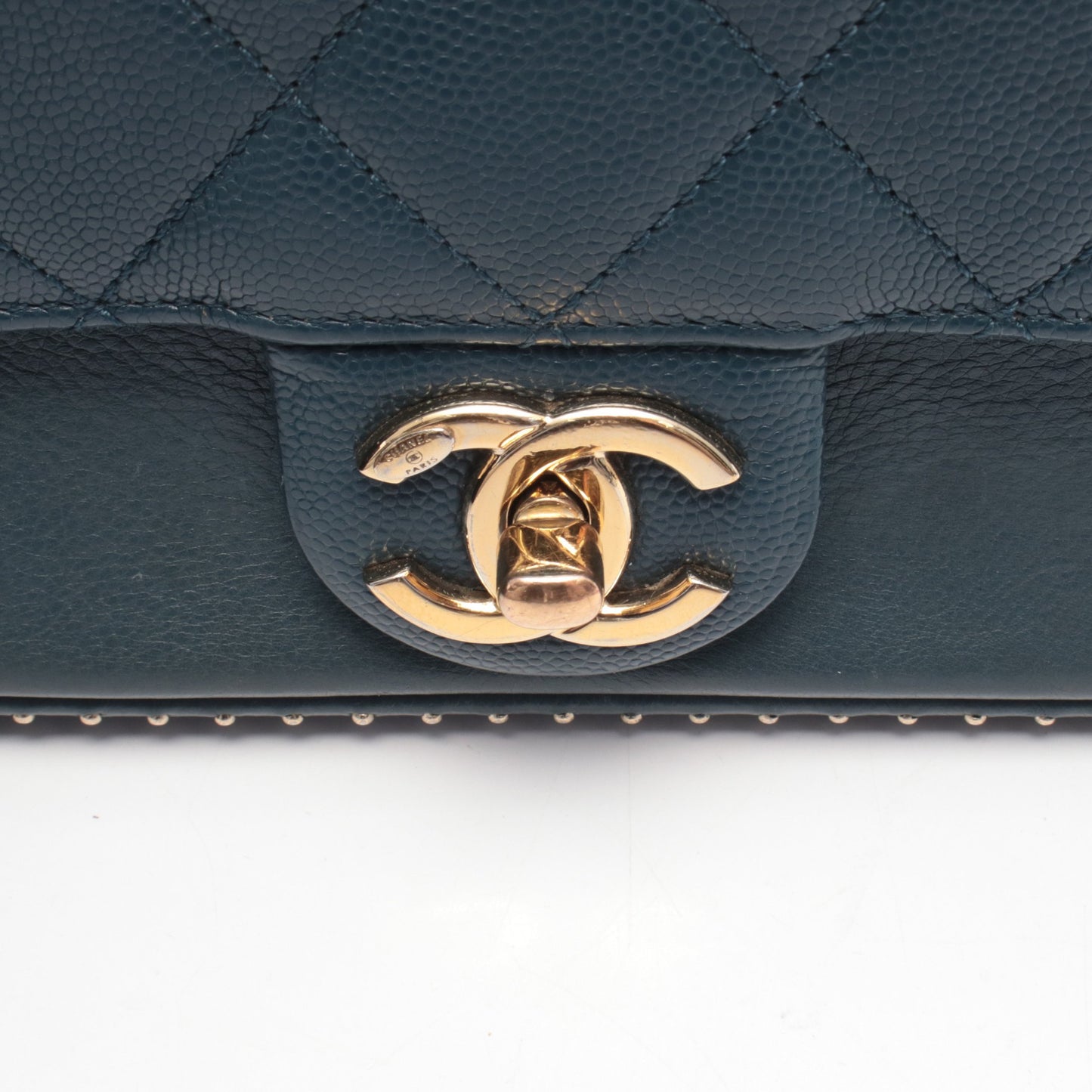 マトラッセ チェーンショルダーバッグ キャビアスキン ネイビー ゴールド金具 シャネル バッグ CHANEL
