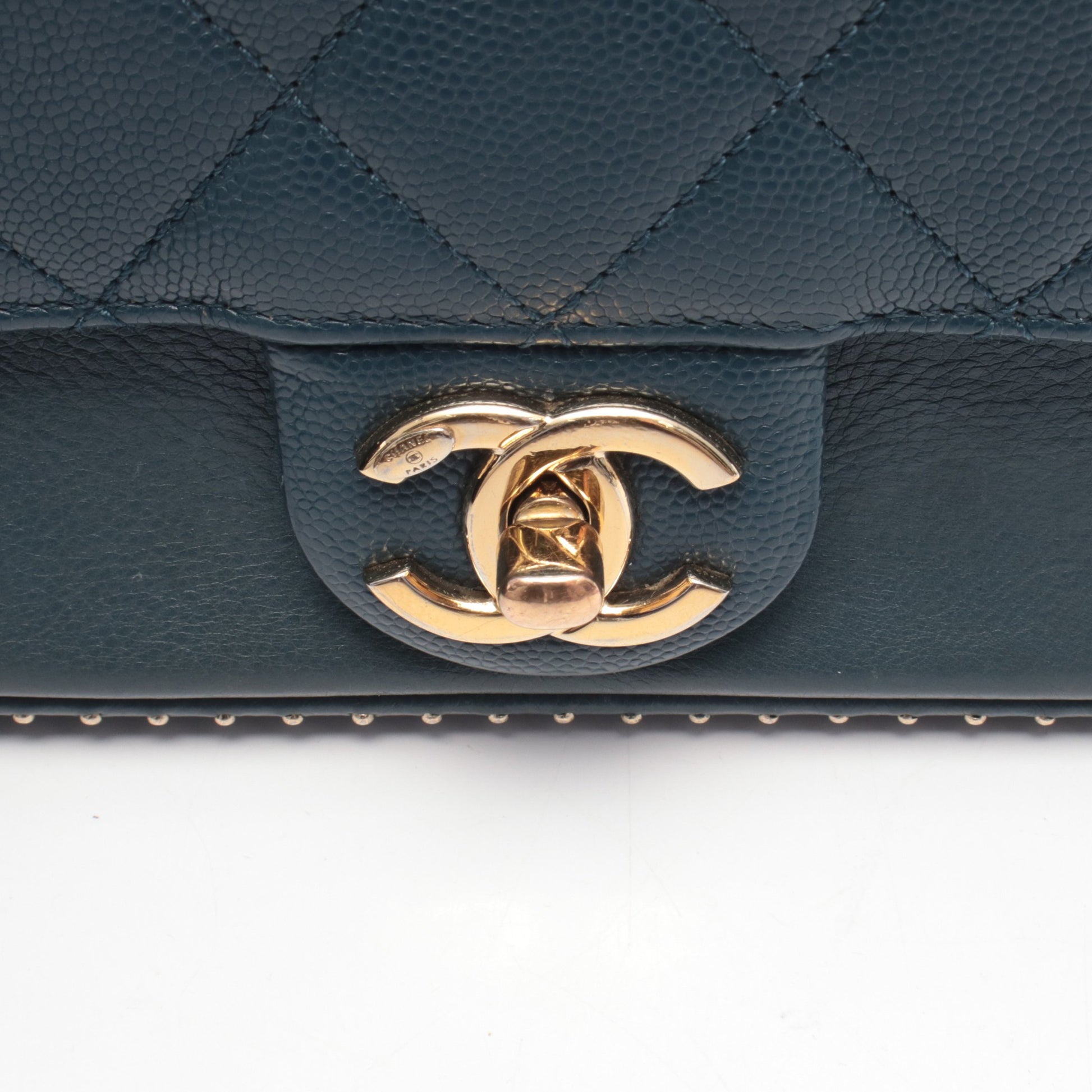 マトラッセ チェーンショルダーバッグ キャビアスキン ネイビー ゴールド金具 シャネル バッグ CHANEL